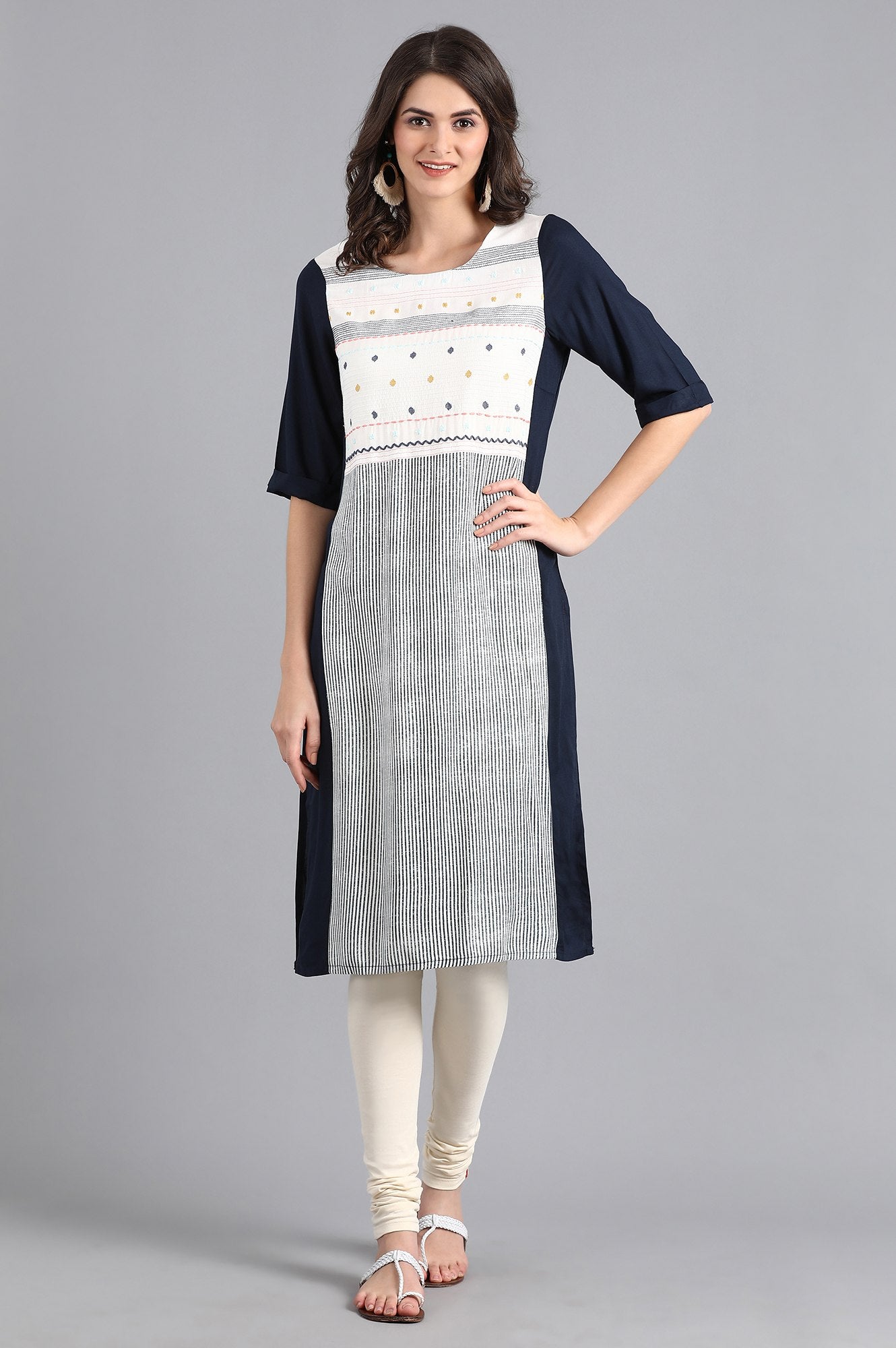 Blue Round Neck Embroidered kurta