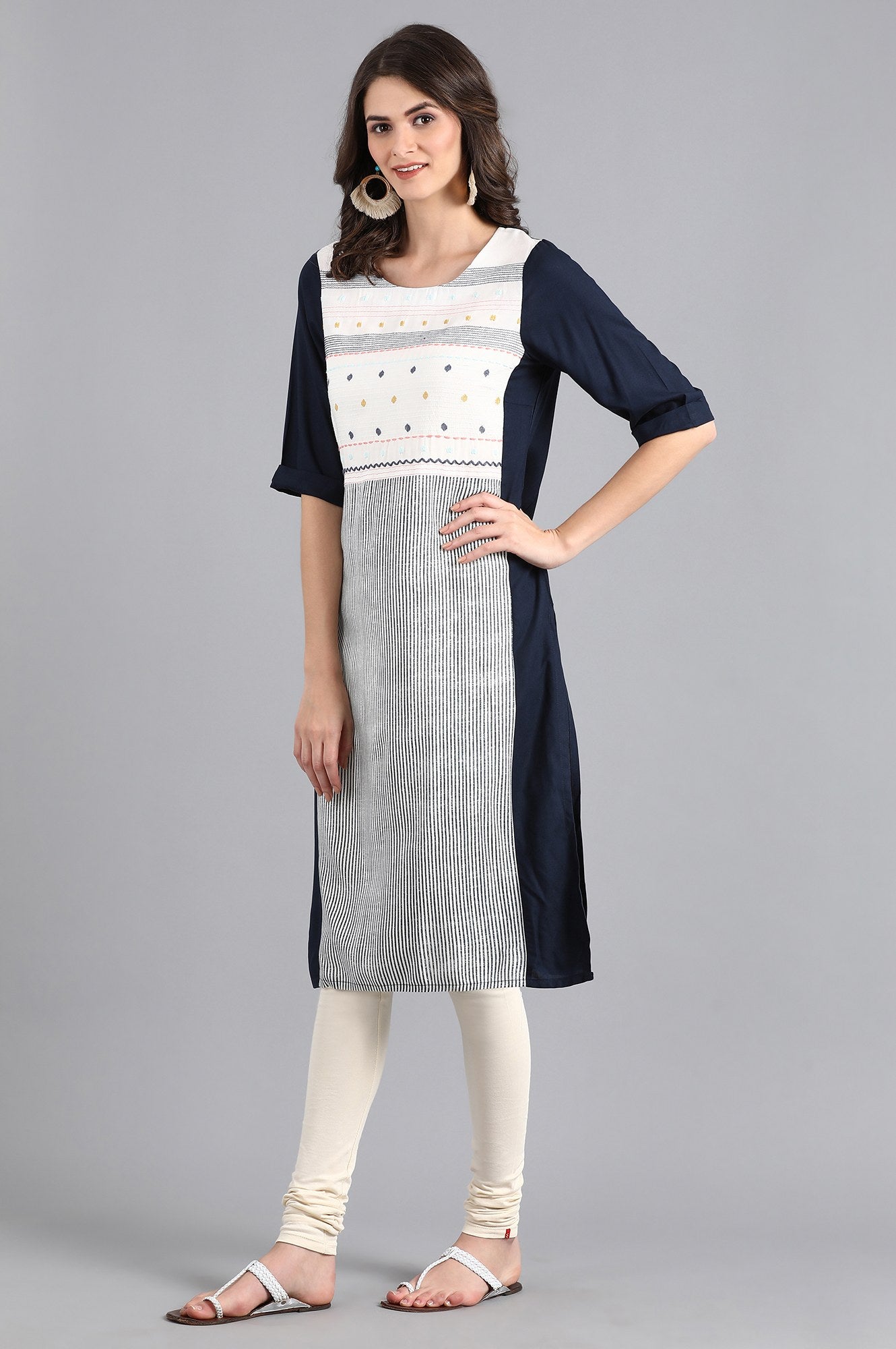 Blue Round Neck Embroidered kurta