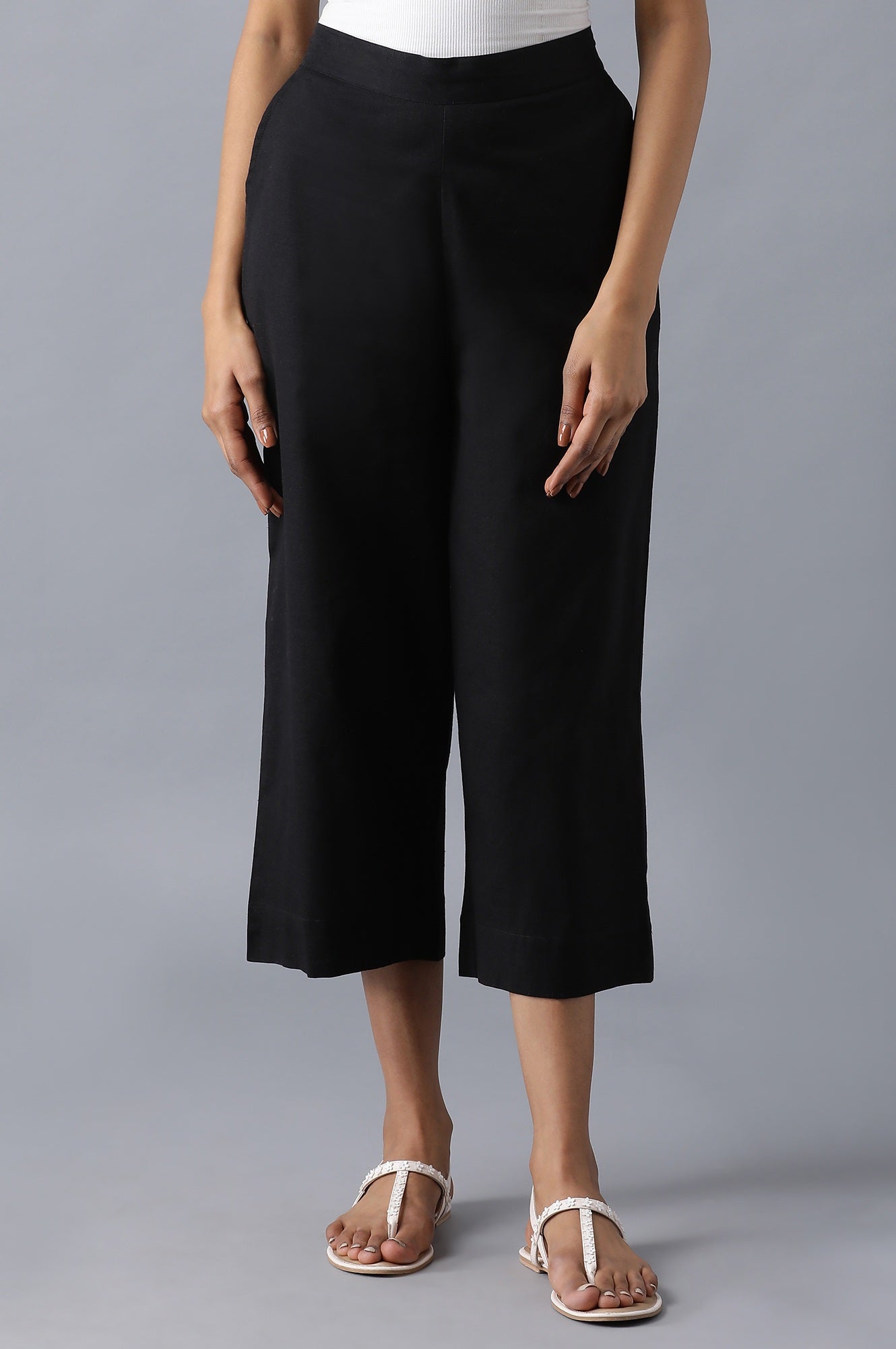Black Solid Straight Fit Cotton Culottes With Side Pockets