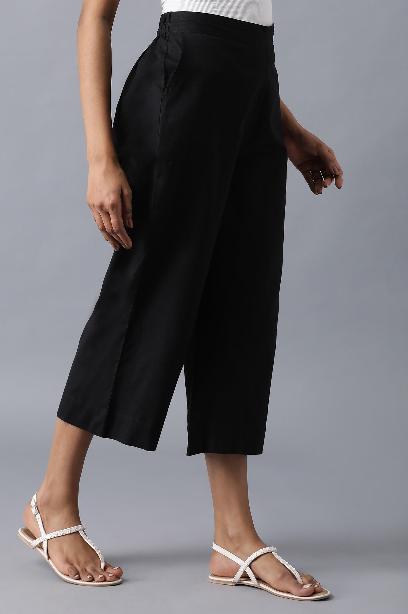Black Solid Straight Fit Cotton Culottes With Side Pockets