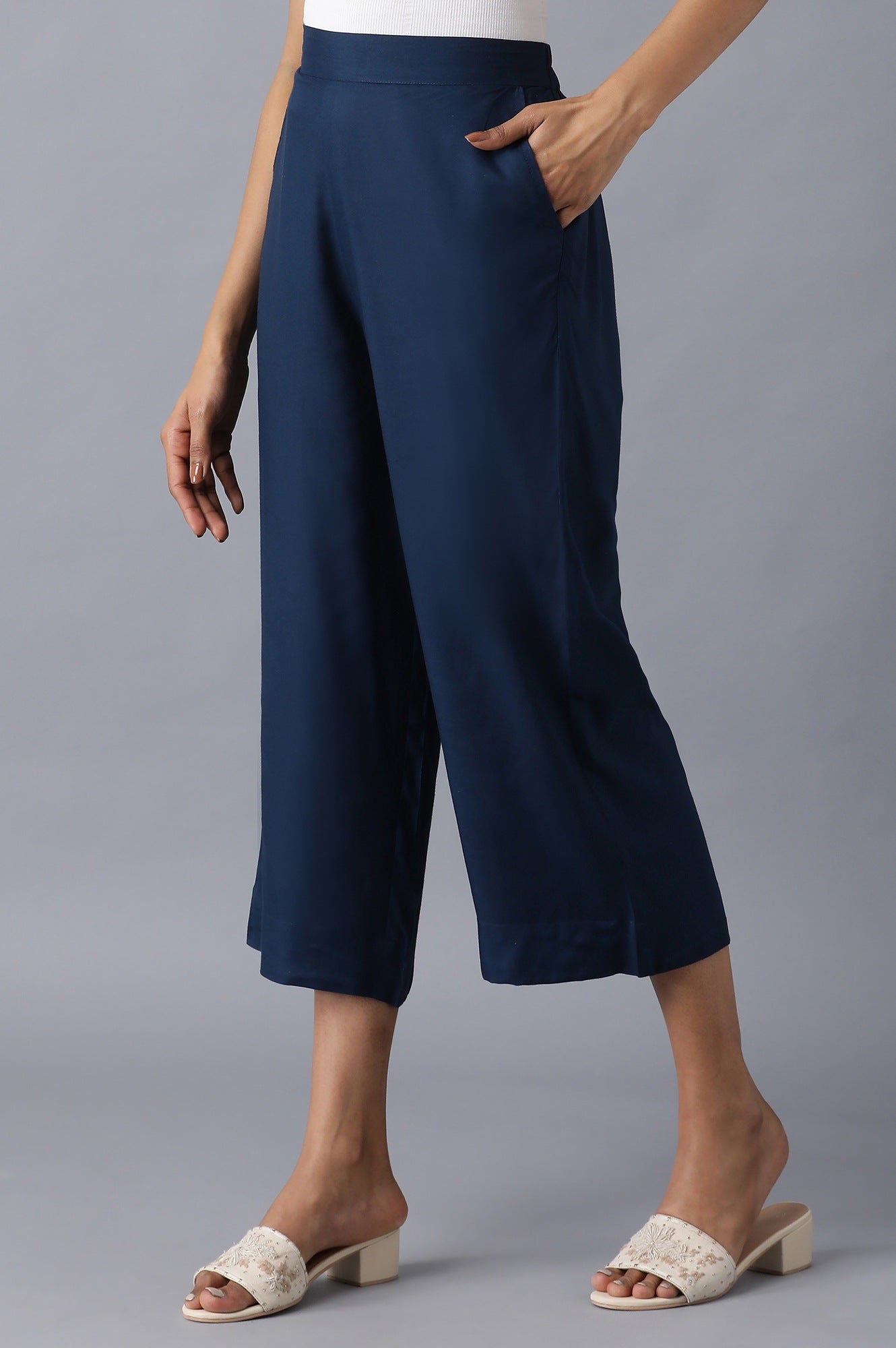 Navy Blue Solid Straight-fit Culottes with Pleated Pockets