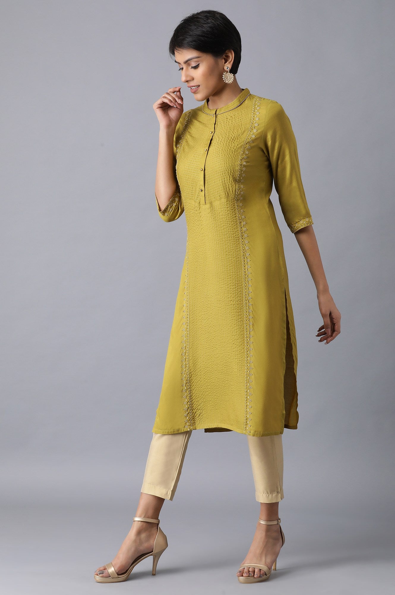 Green Mandarin Neck Embroidered kurta