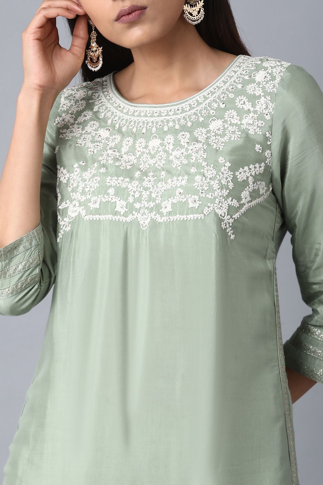 Green Round Neck Embroidered kurta