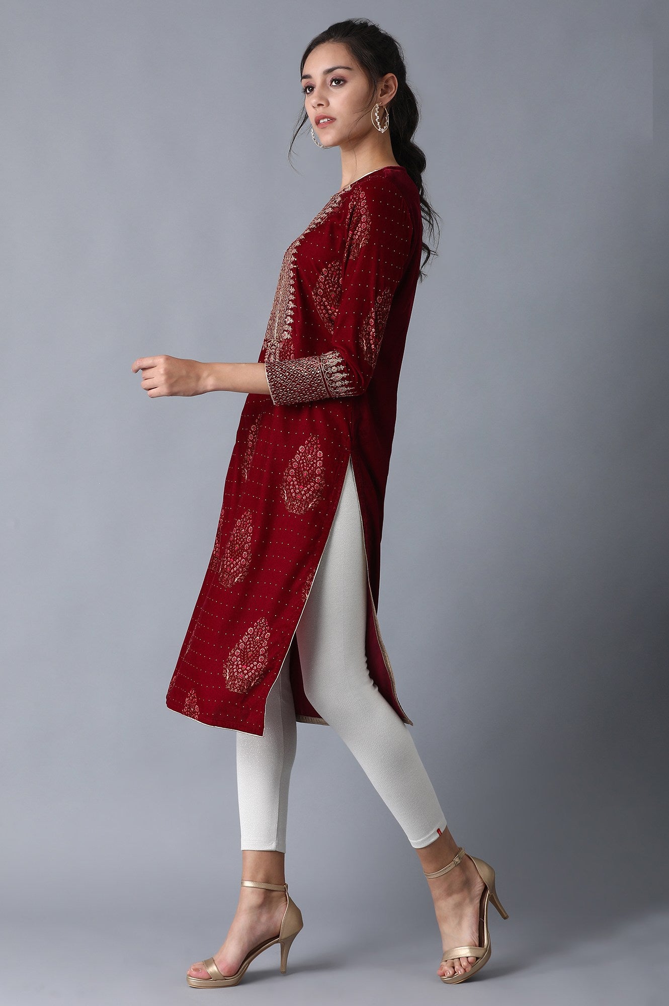 Maroon Round Neck Embroidered kurta