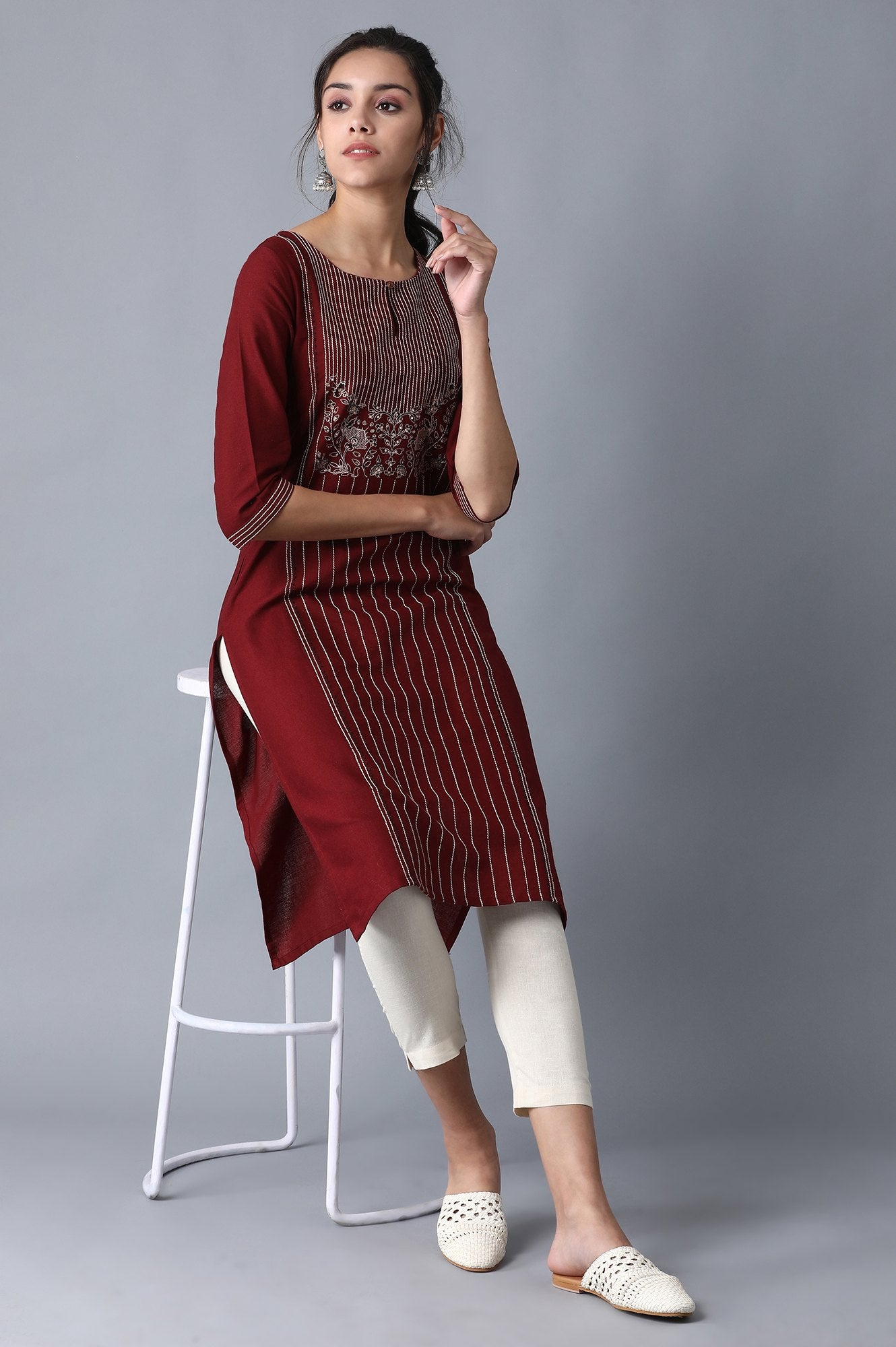 Maroon Round Neck Embroidered kurta