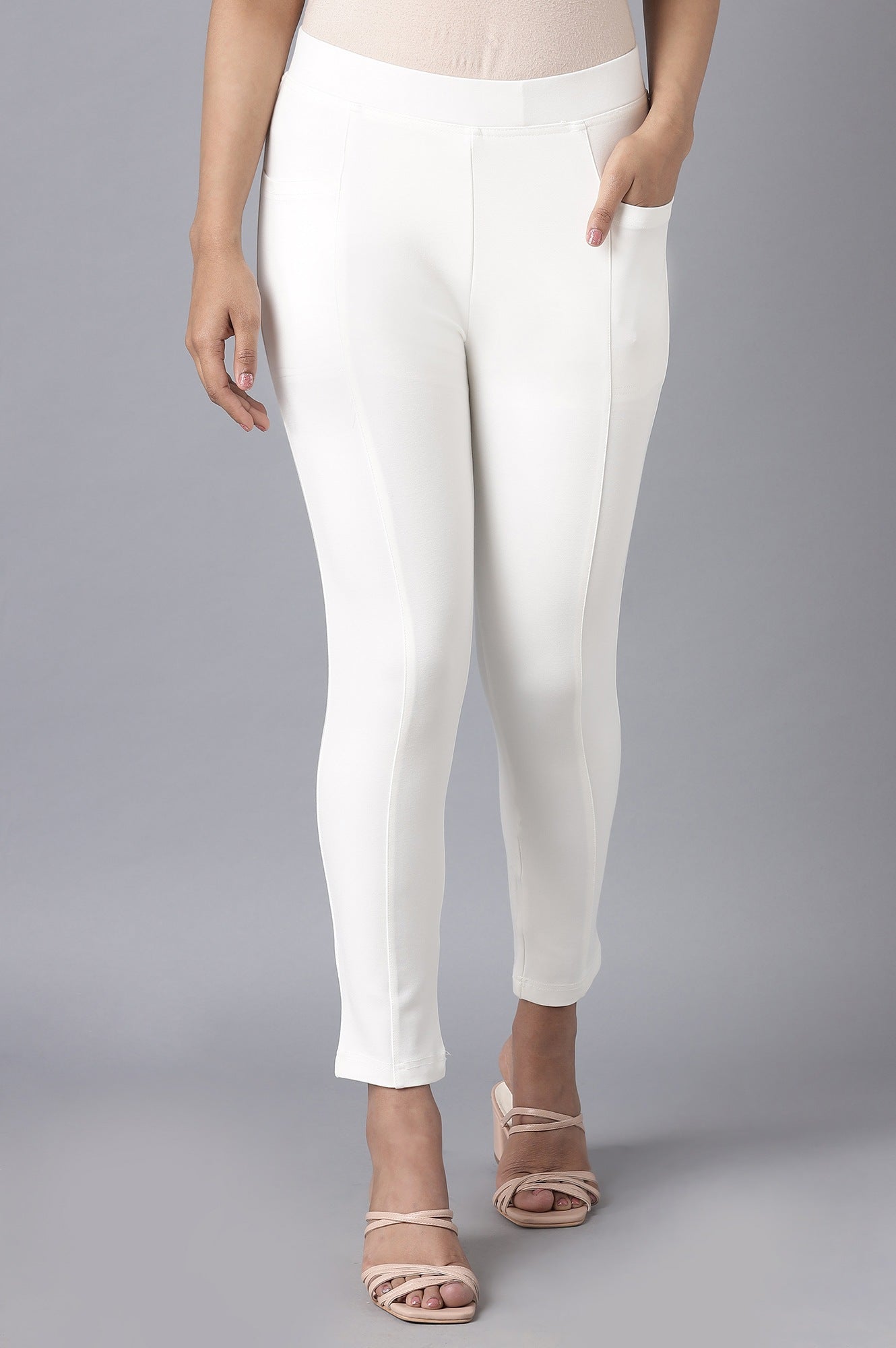 White Solid Straight Fit Pants With Elasticated Waist