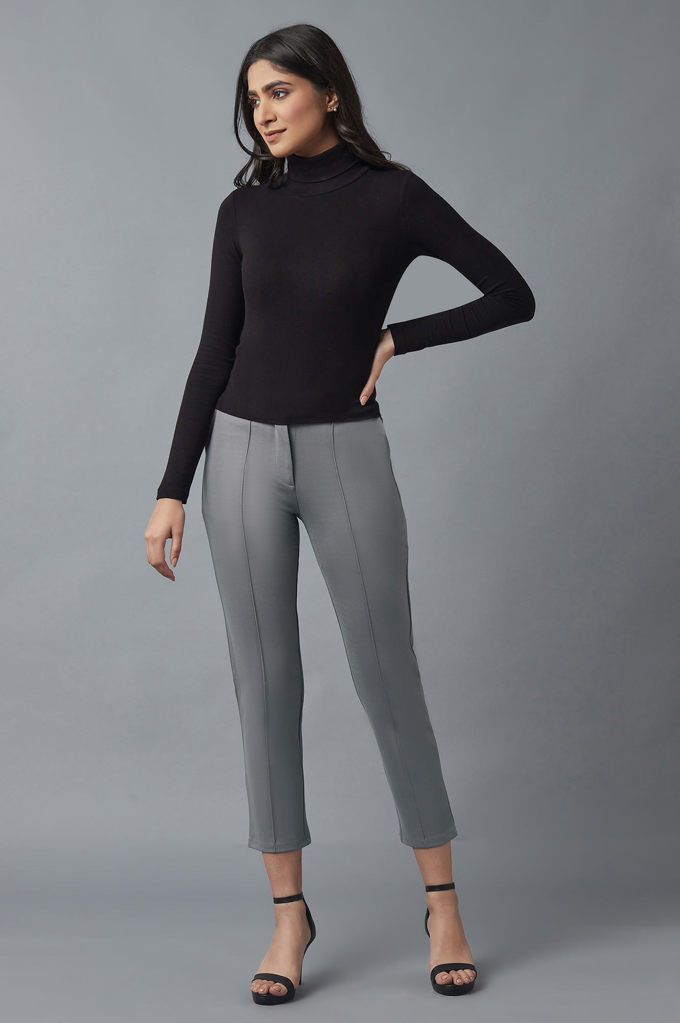 Grey Solid Straight Fit Trousers With Pintuck Detail