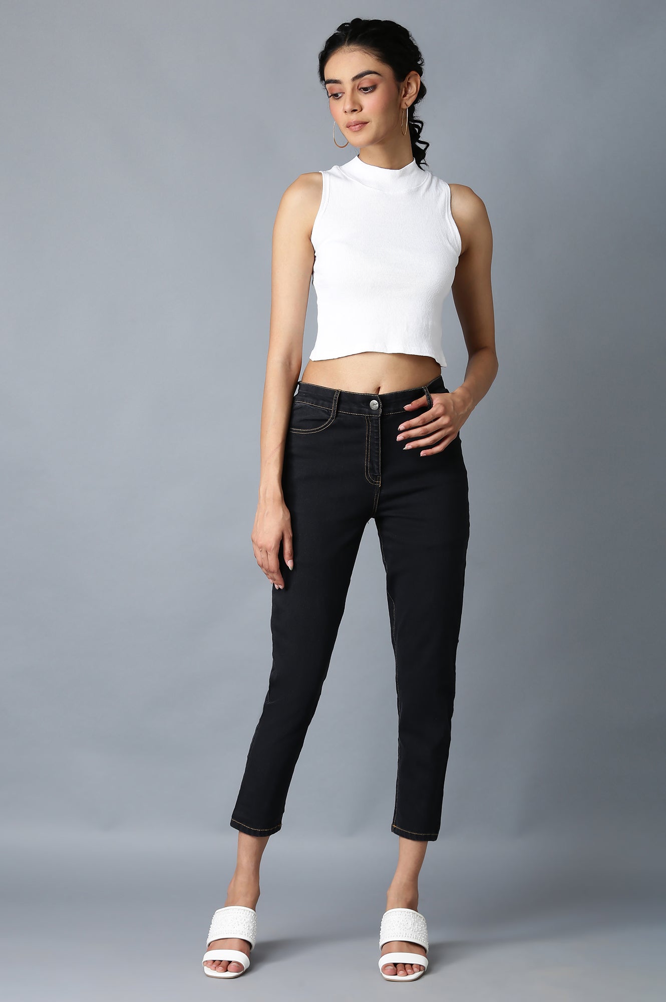 Grey Solid Slim Fit Denim Pants With Front Zip Closure