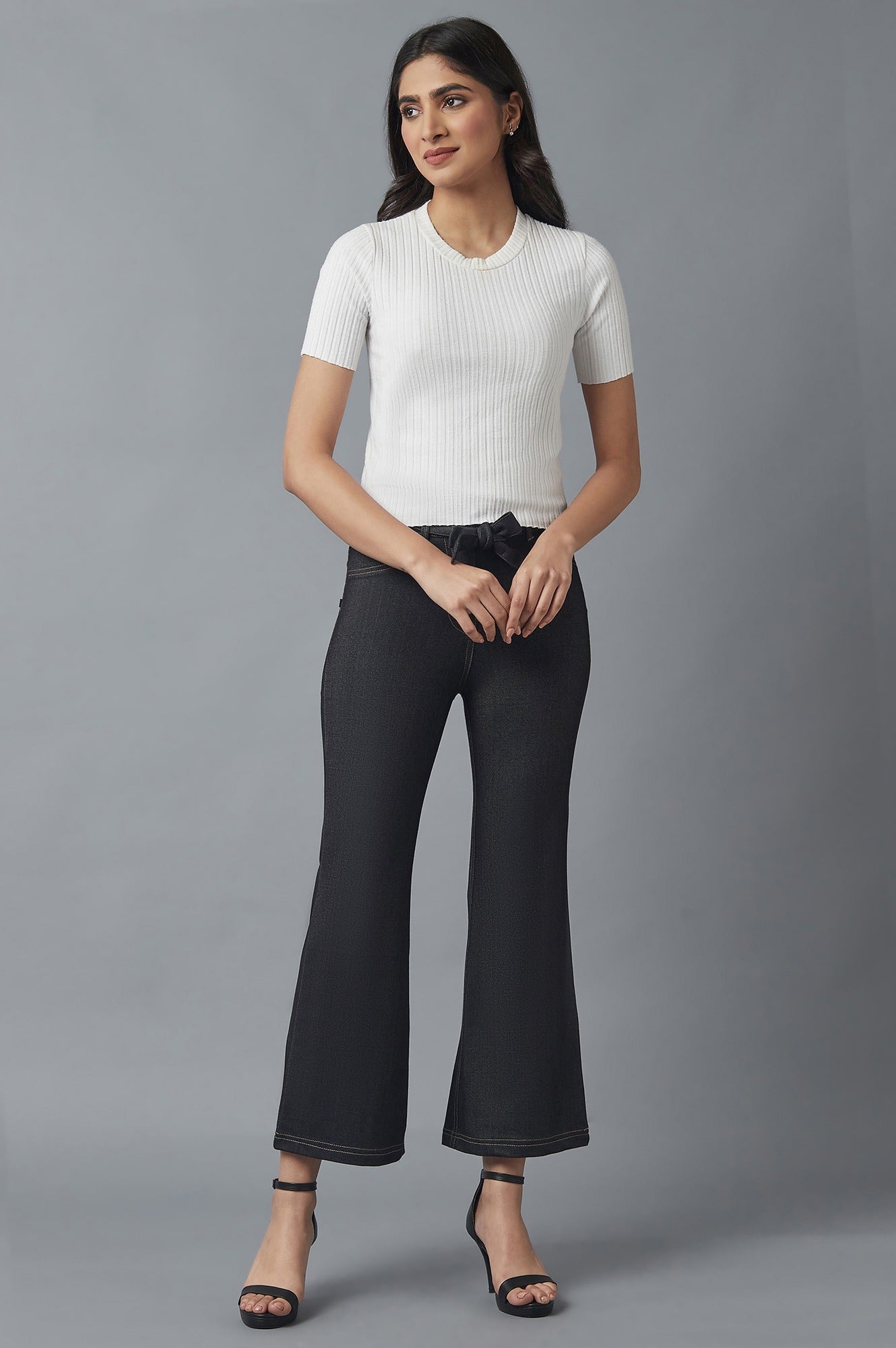 Black Solid Boot Cut Denim Pants With Waist Belt