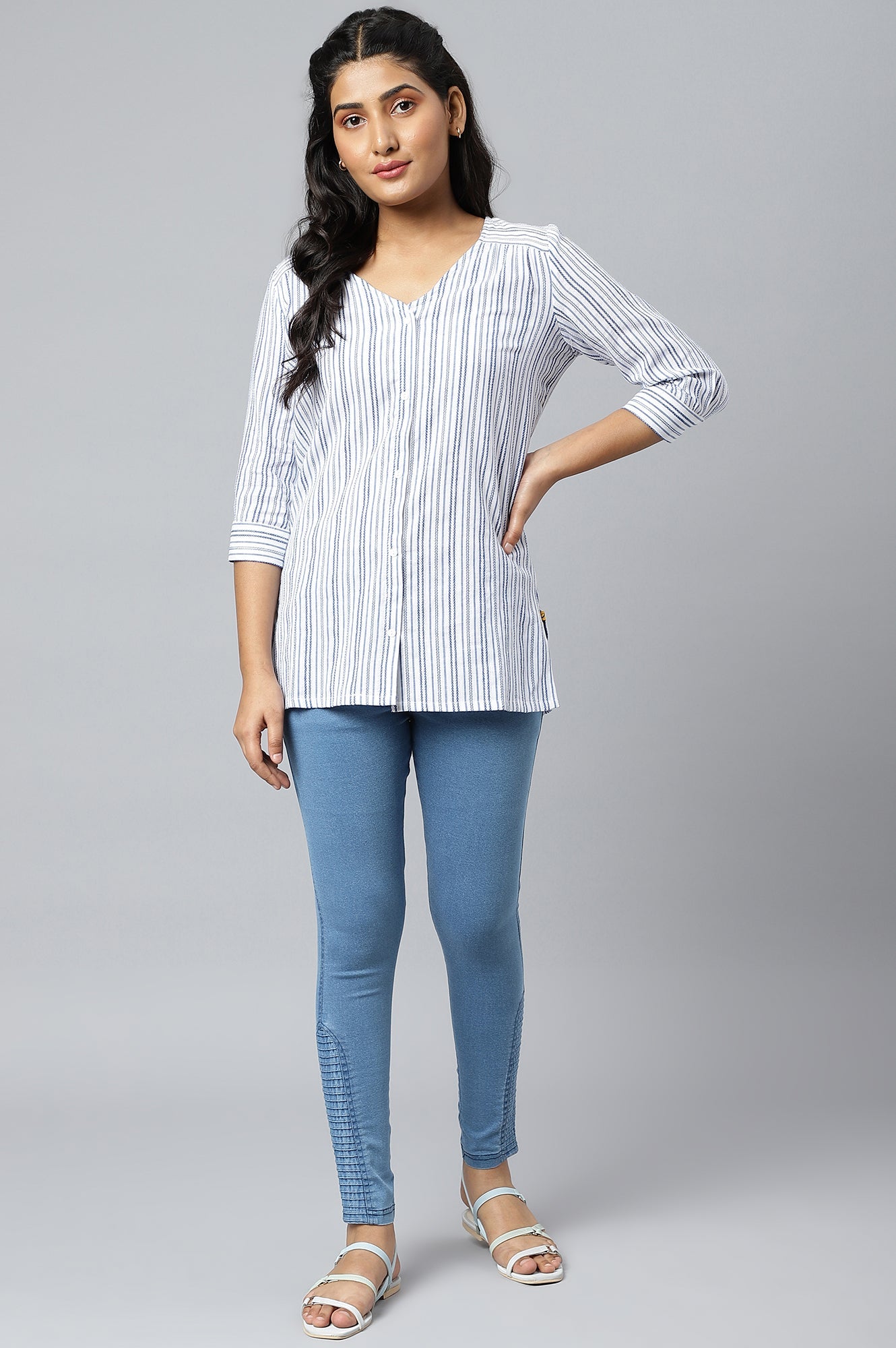 Ice Blue Solid Skinny Fit Denim Jeggings with Pintucks