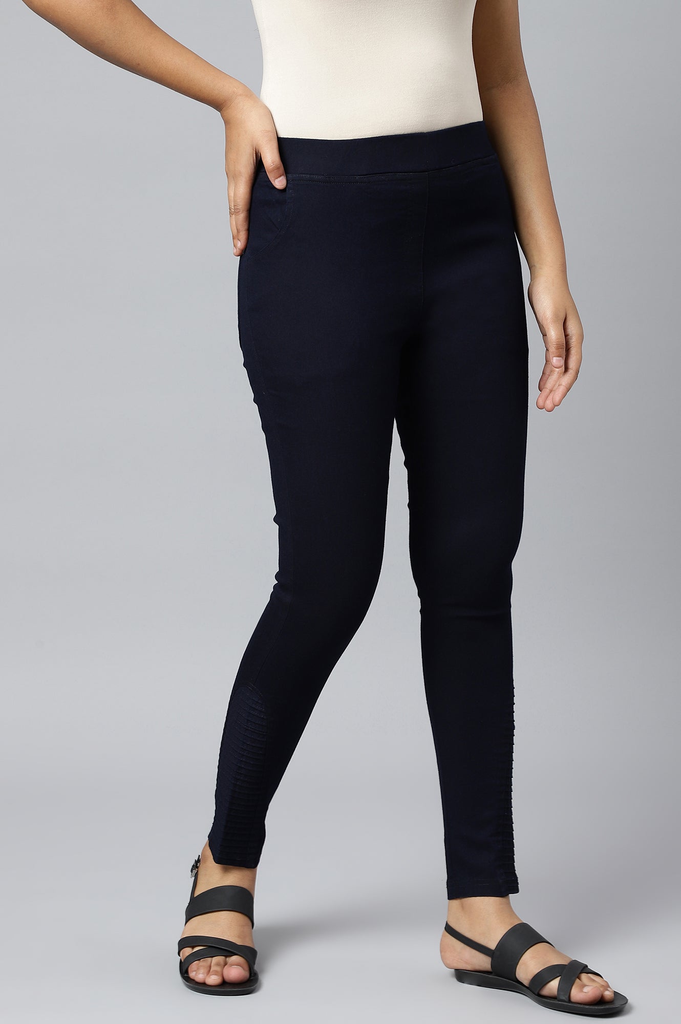 Navy Blue Solid Skinny Fit Denim Jeggings With Pintucks