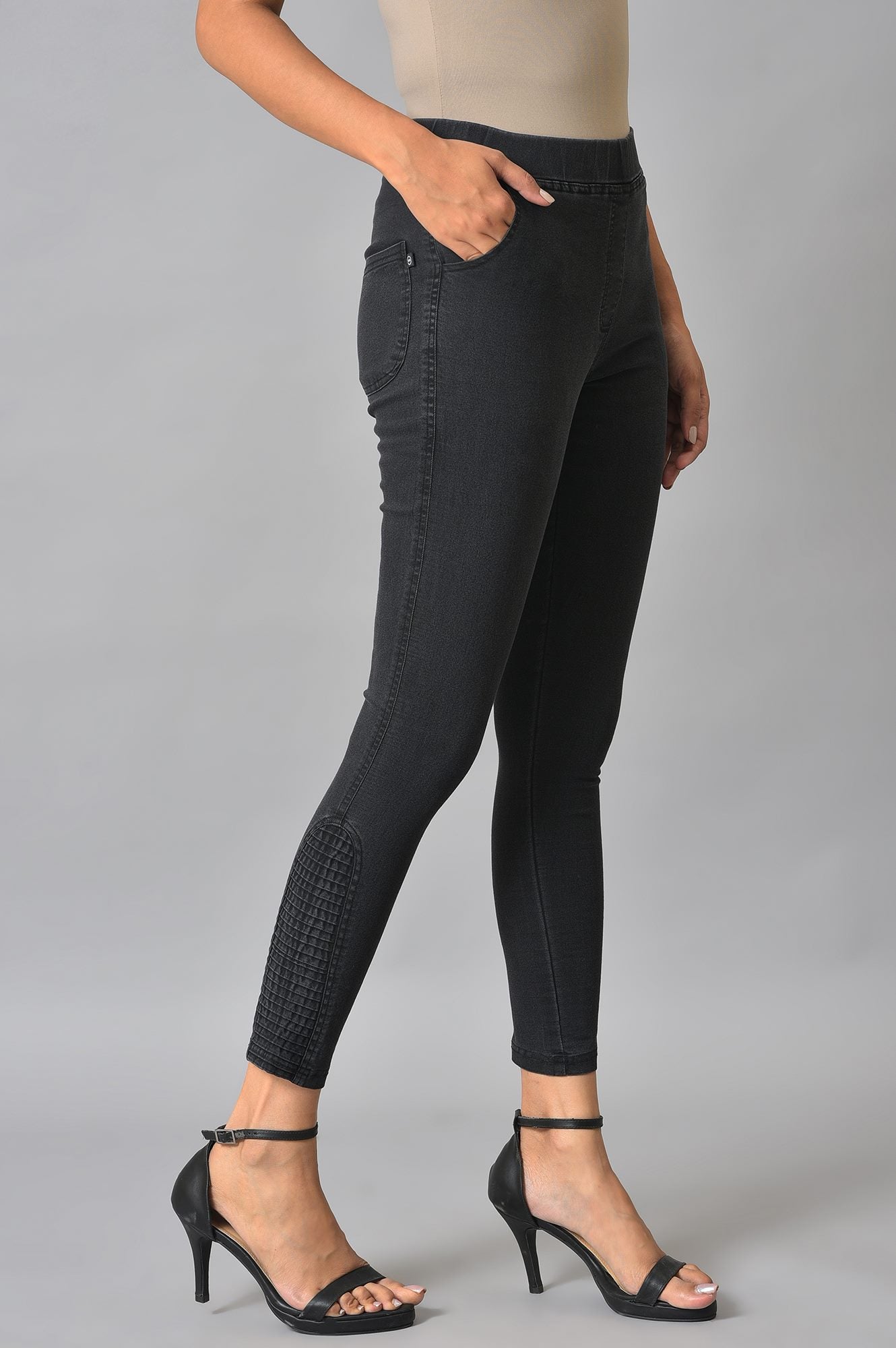 Grey Solid Skinny Fit Denim Jeggings With Pintuck Detail