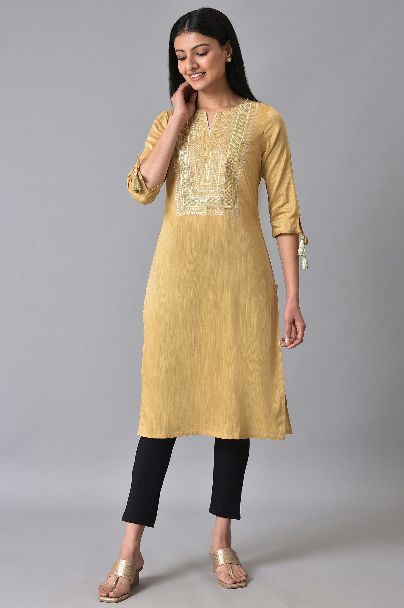 Black Solid Skinny Fit Lycra Tights With Slip On Closure