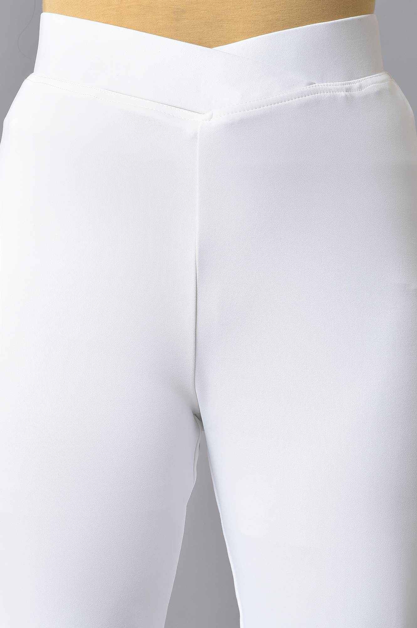 White Solid Skinny Fit Tights with Slip On Closure