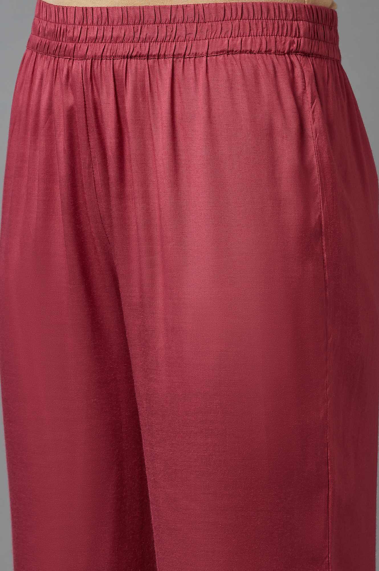 Red Solid Slim Pants in Straight Silhouette - wforwoman