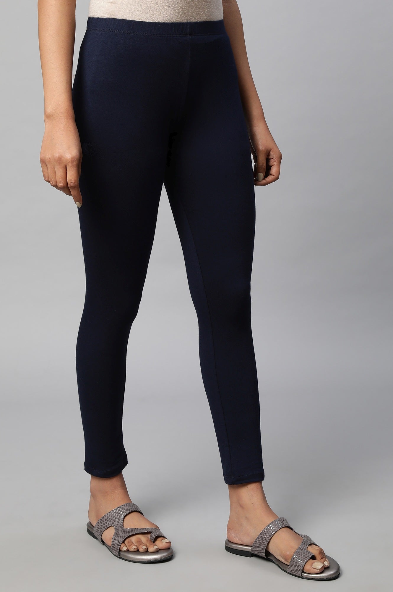 Navy Blue Solid Skinny Fit Cotton Tights With Slip On Closure