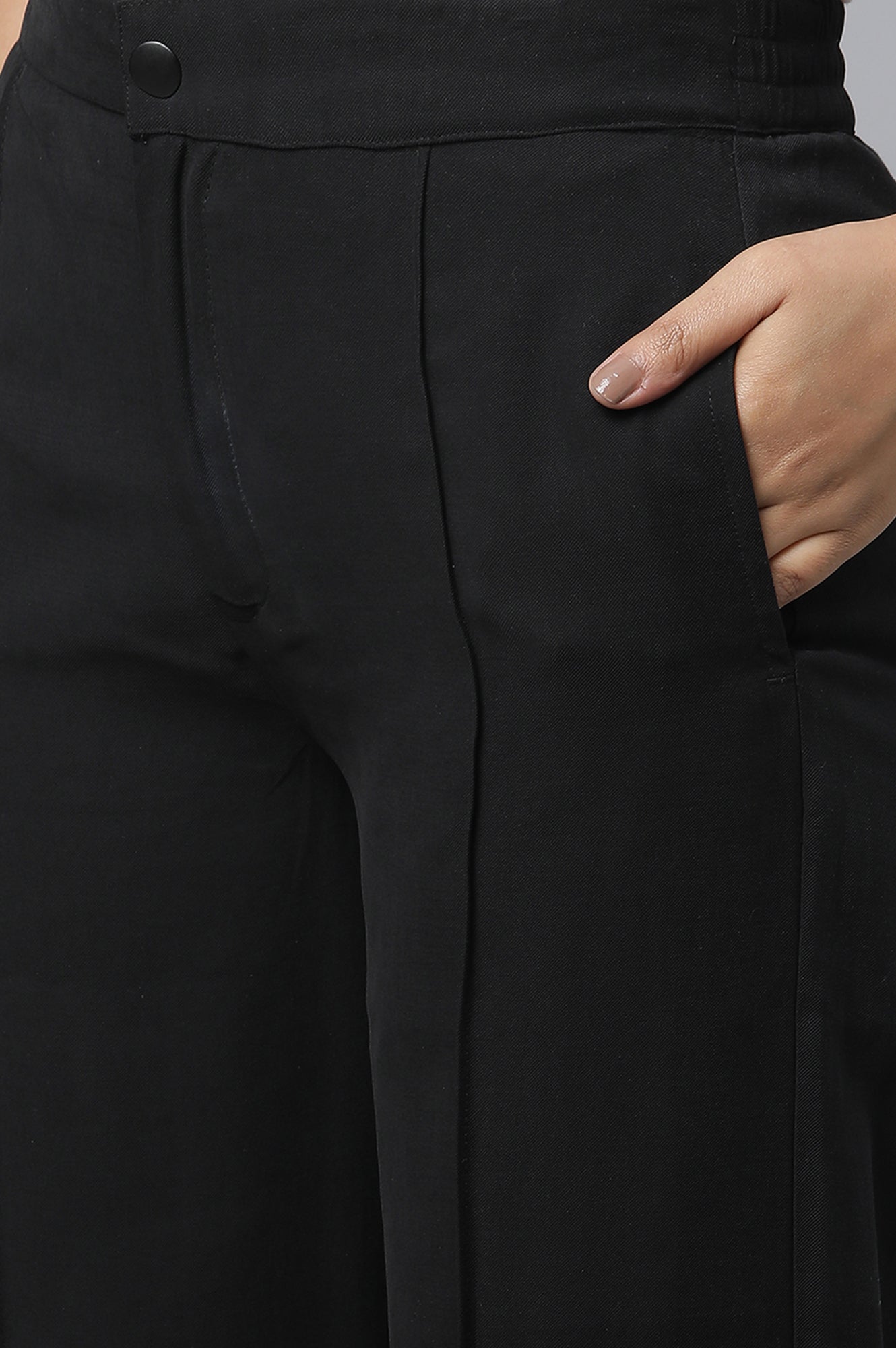 Black Solid Straight Fit Woven Pants With Pintuck Detail