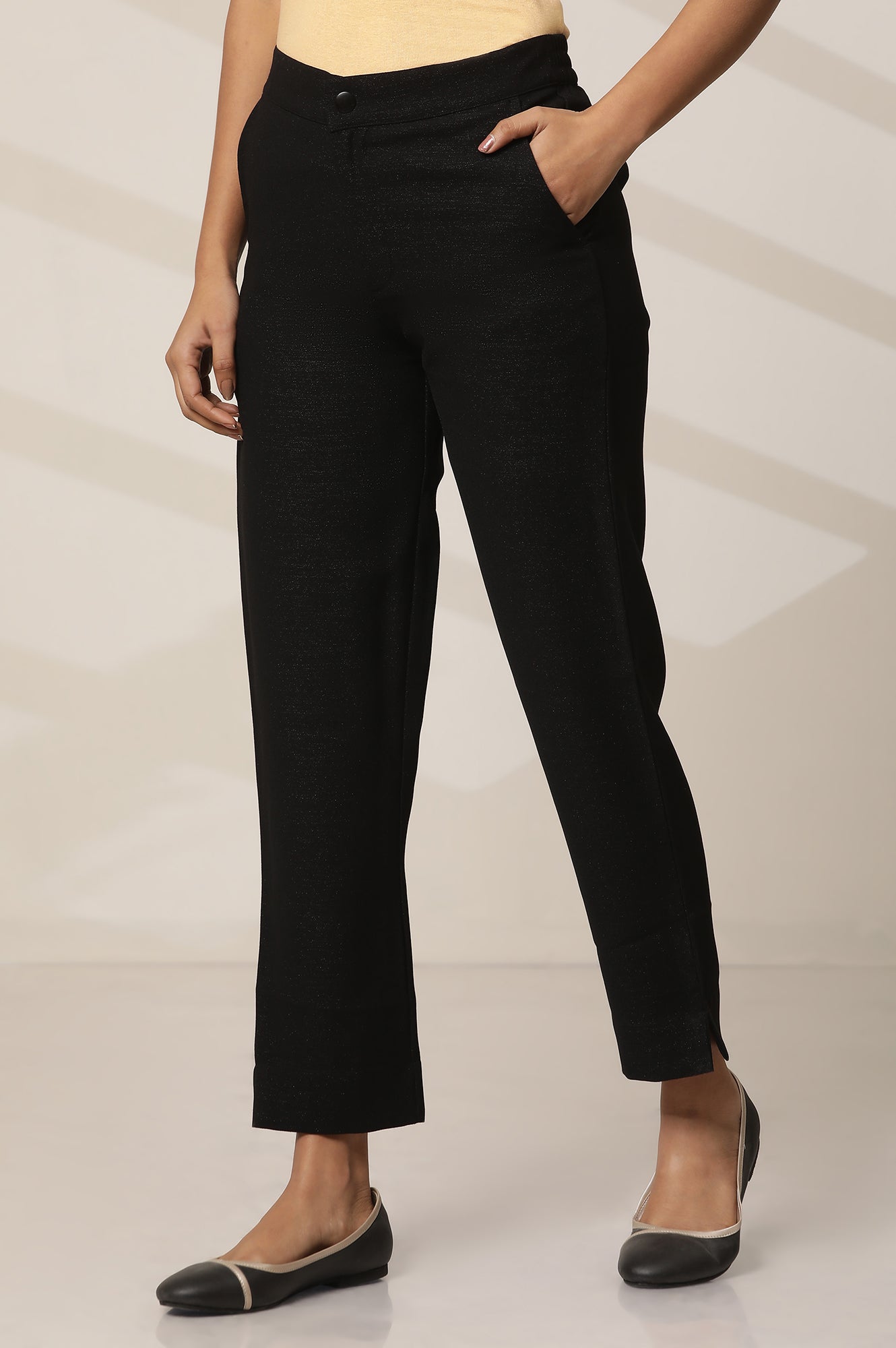 Black Solid Slim Fit Woven Pants With Elasticated Waist