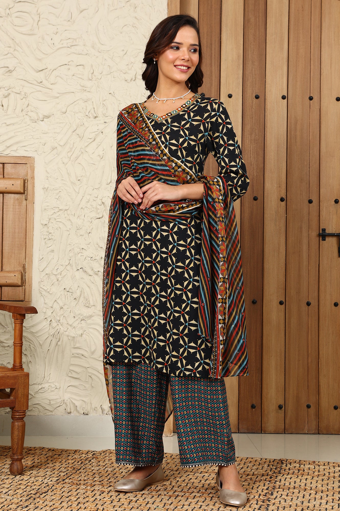 Black Geometric Printed V-Neck Rayon Crepe Kurta With Sequin Detailing - wforwoman