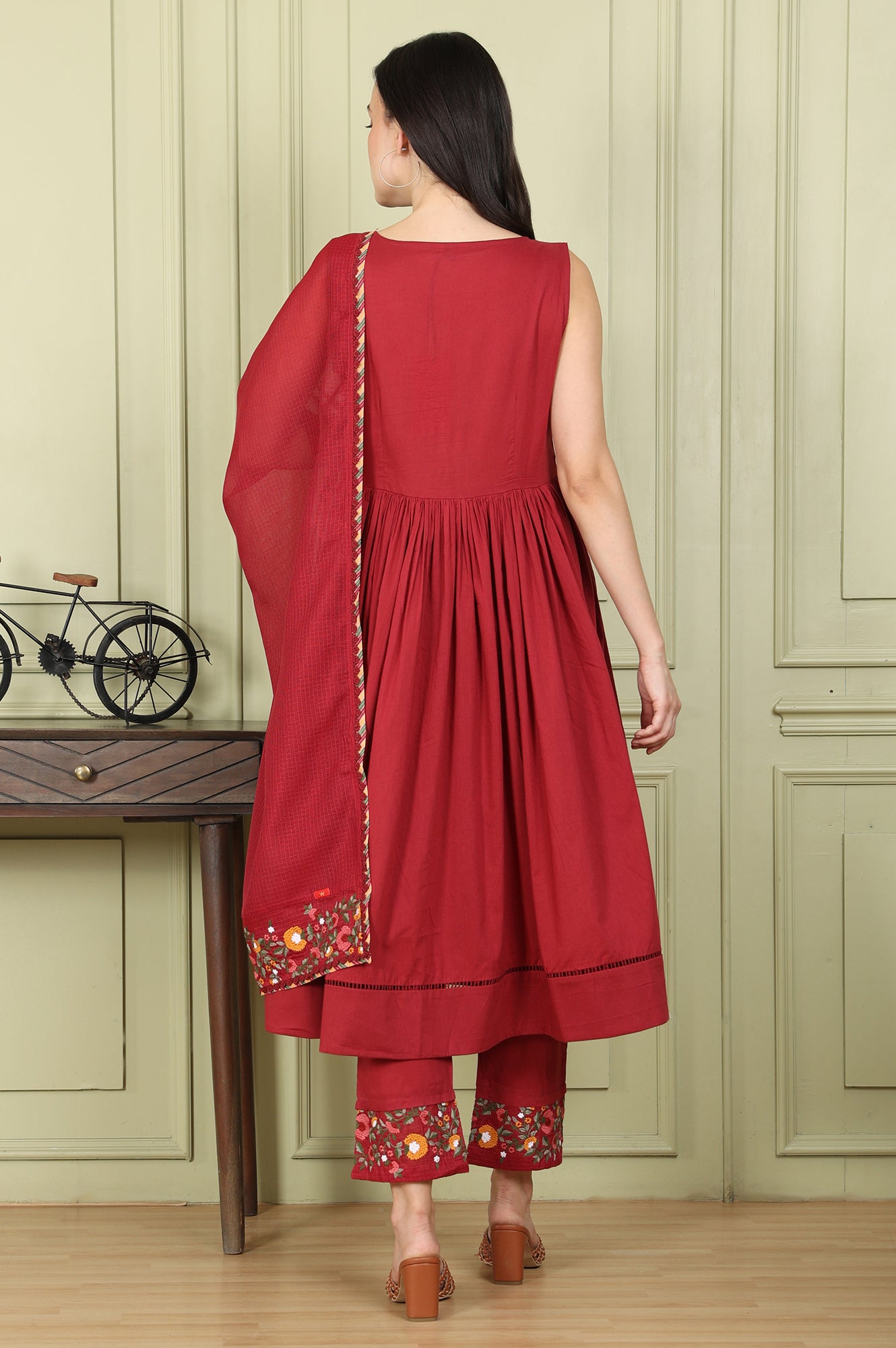 Maroon Floral Thread Embroidered Gathered Pure Cotton Sleeveless Kurta, Pants And Dupatta Set - wforwoman