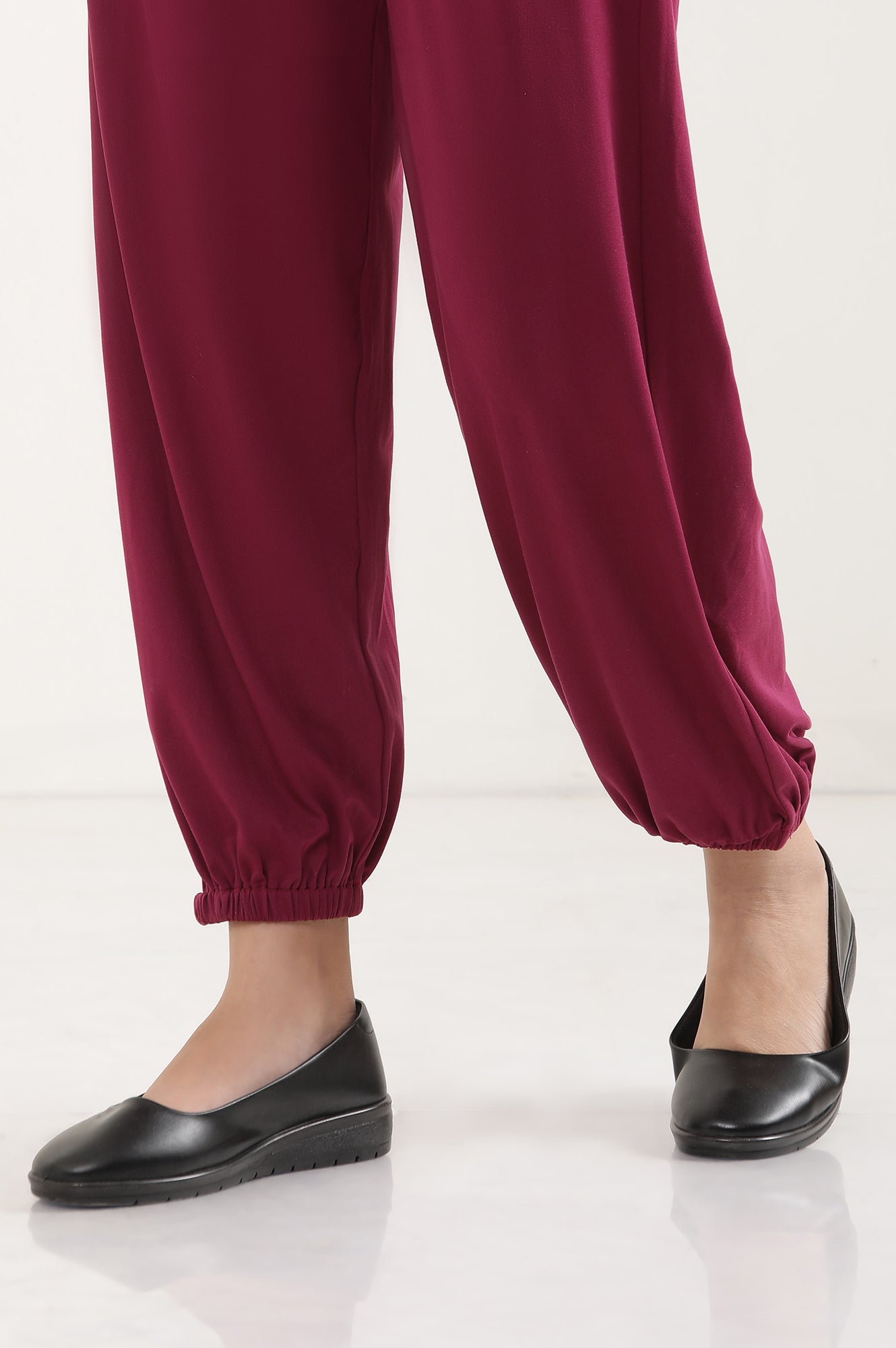 Purple Solid Loose Fit Pants With Pleated Detail