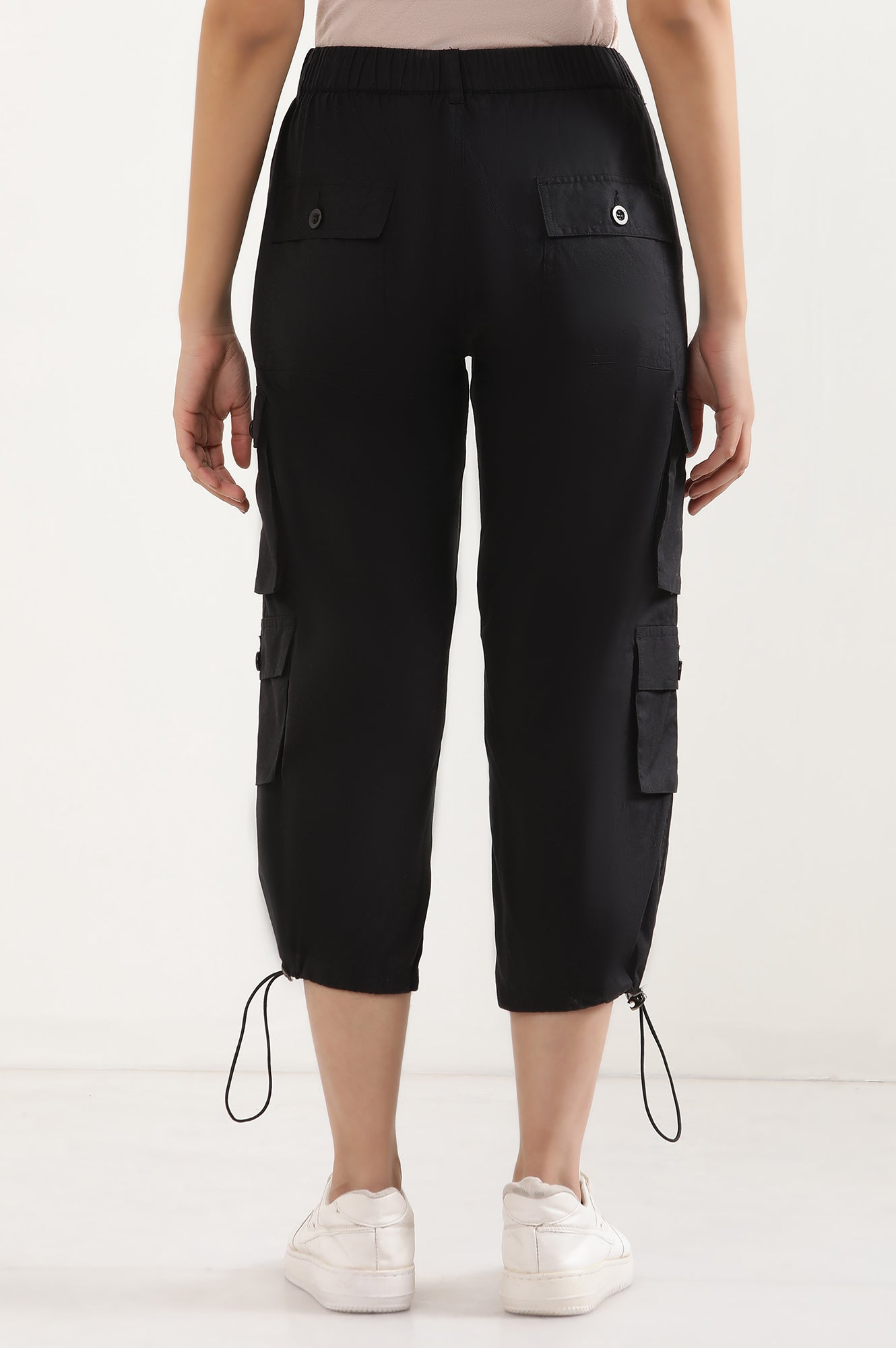 Black Solid Straight Fit Cotton Cropped Pants With Drawstring