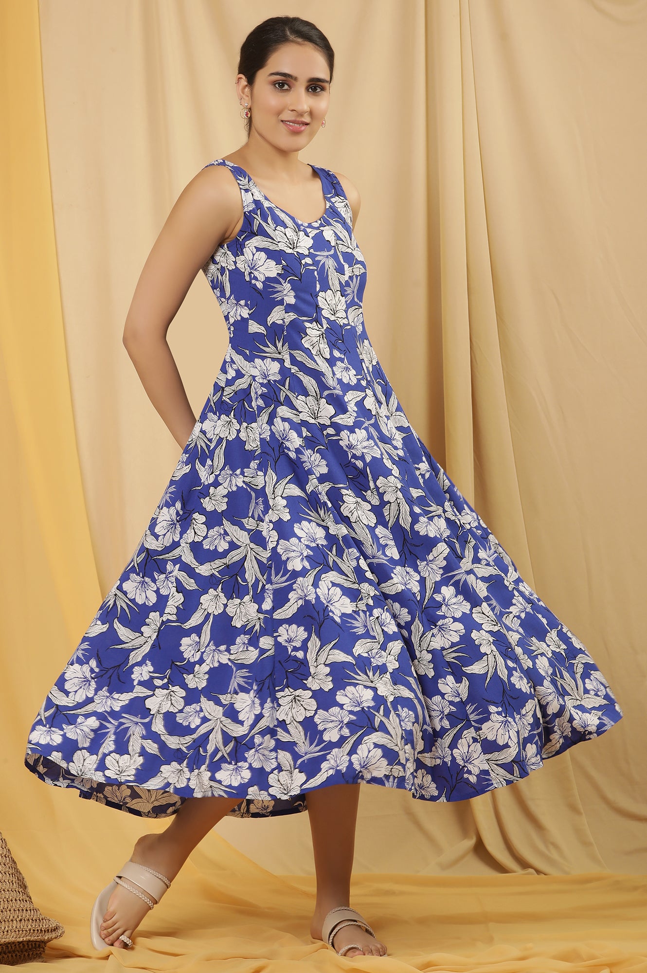 sleeveless dress dress Buy Blue Floral Printed Sleeveless Panelled Dress Online for Woman
