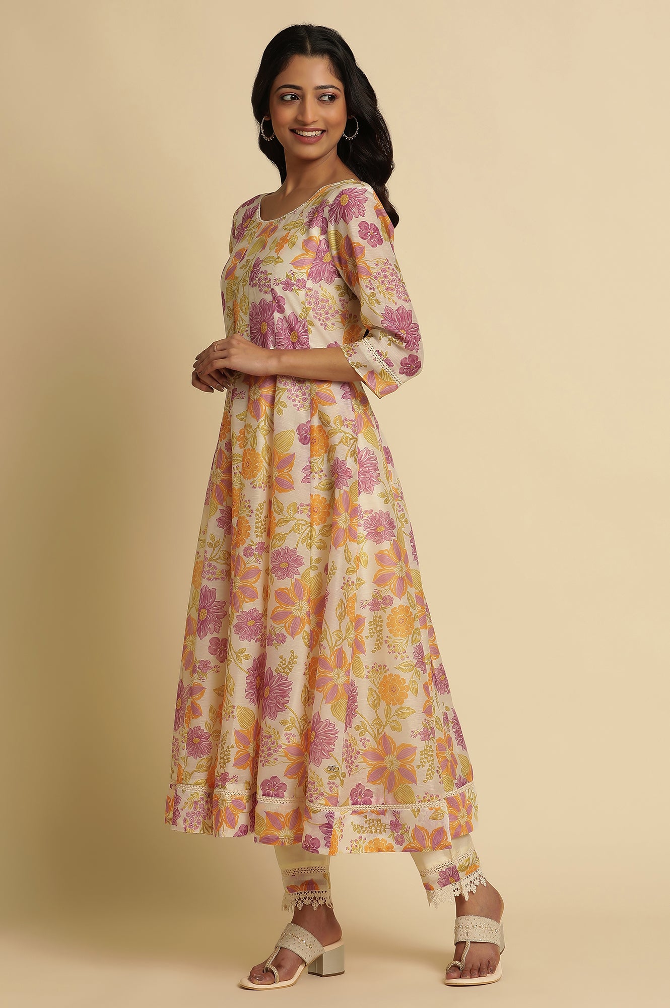 Cream Floral Printed Panelled Kurta, Pants And Dupatta Set