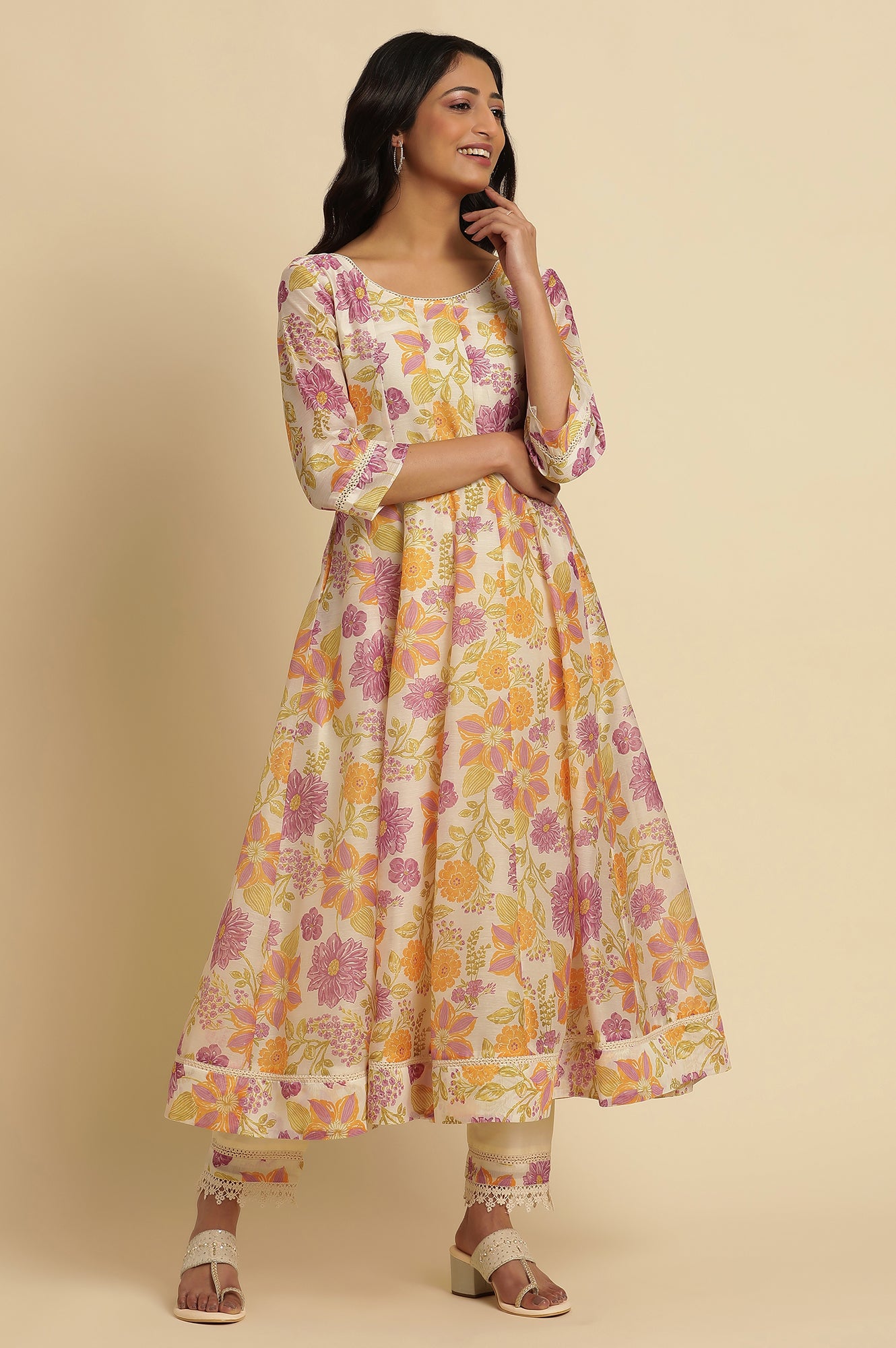 Cream Floral Printed Panelled Kurta, Pants And Dupatta Set