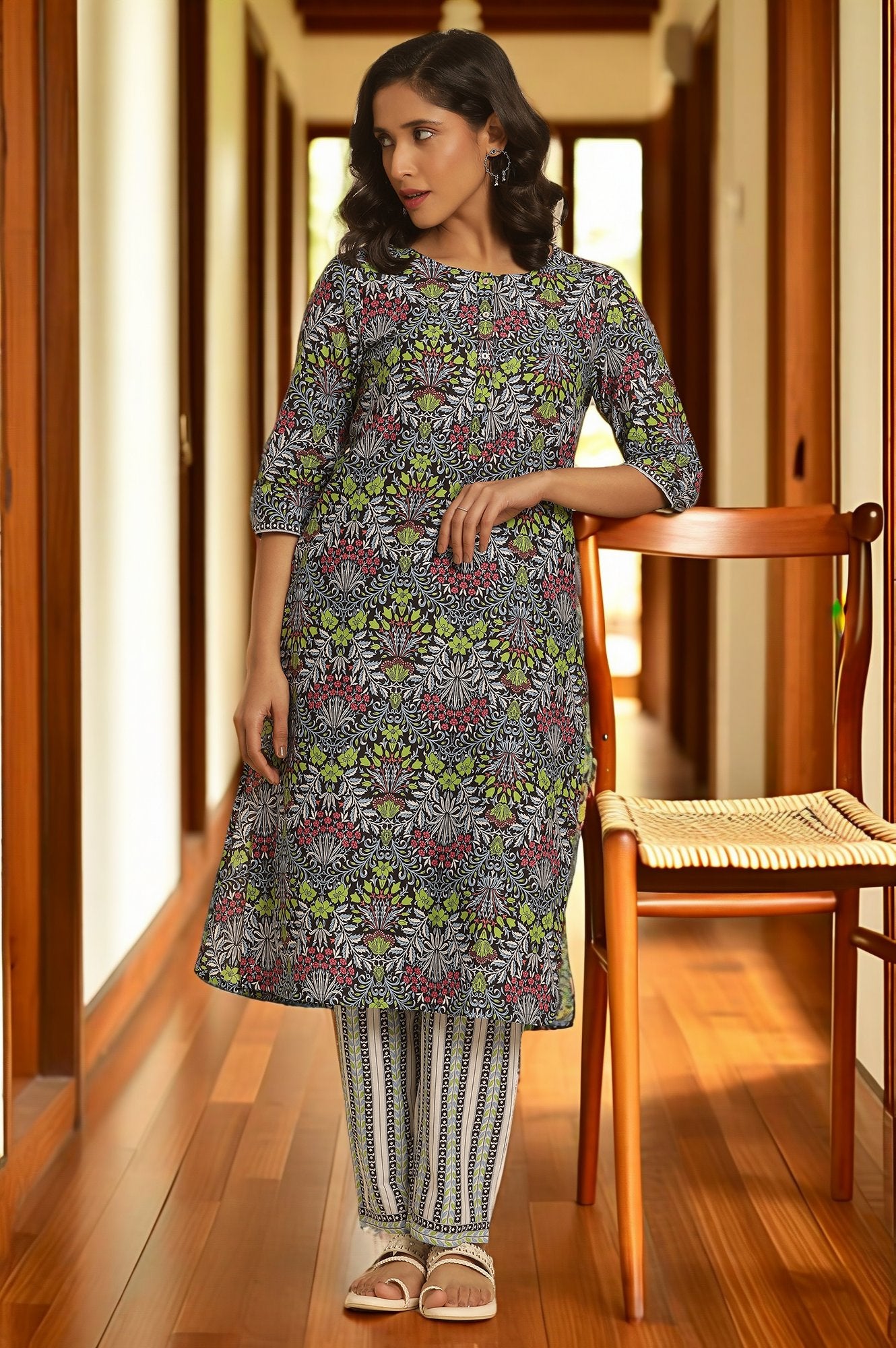 Black Floral Printed Straight Kurta And Pants Set