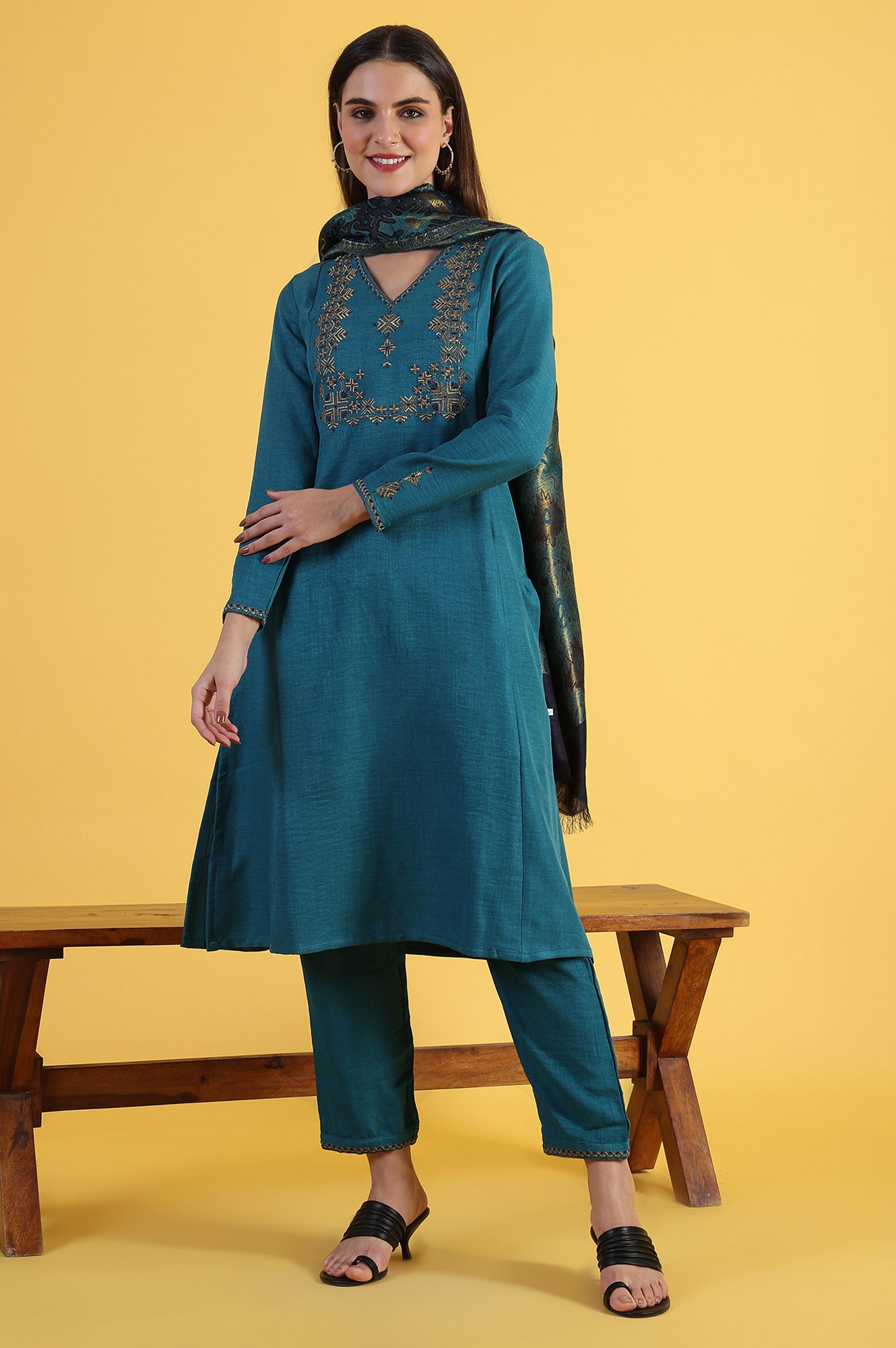 Blue Solid Zari Straight Kurta & Straight pant with Shawl Set