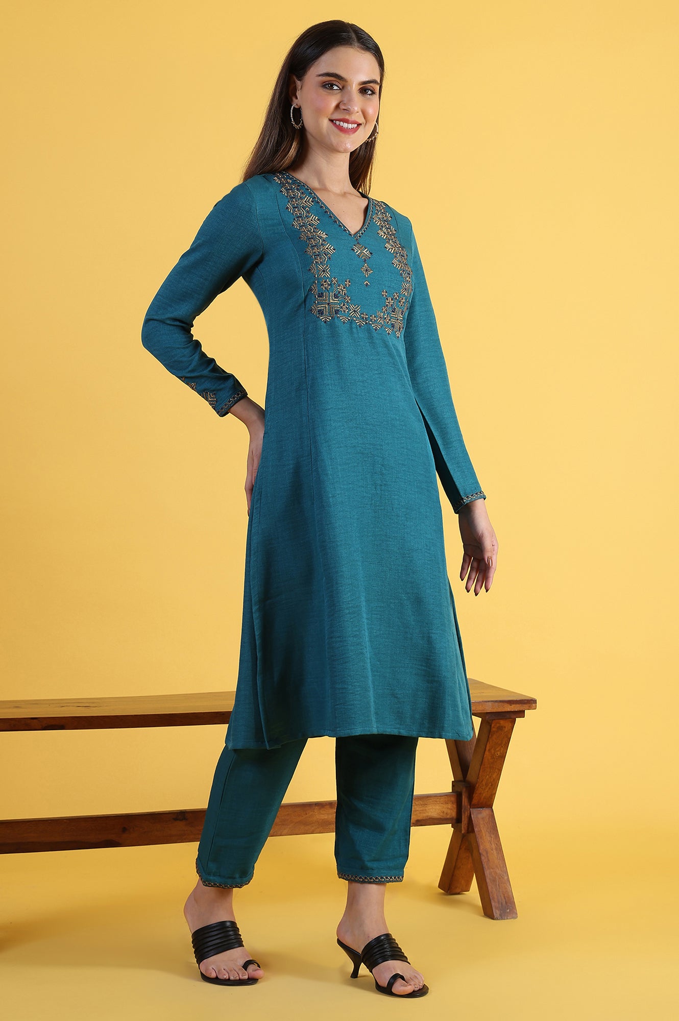 Blue Solid Zari Straight Kurta & Straight pant with Shawl Set