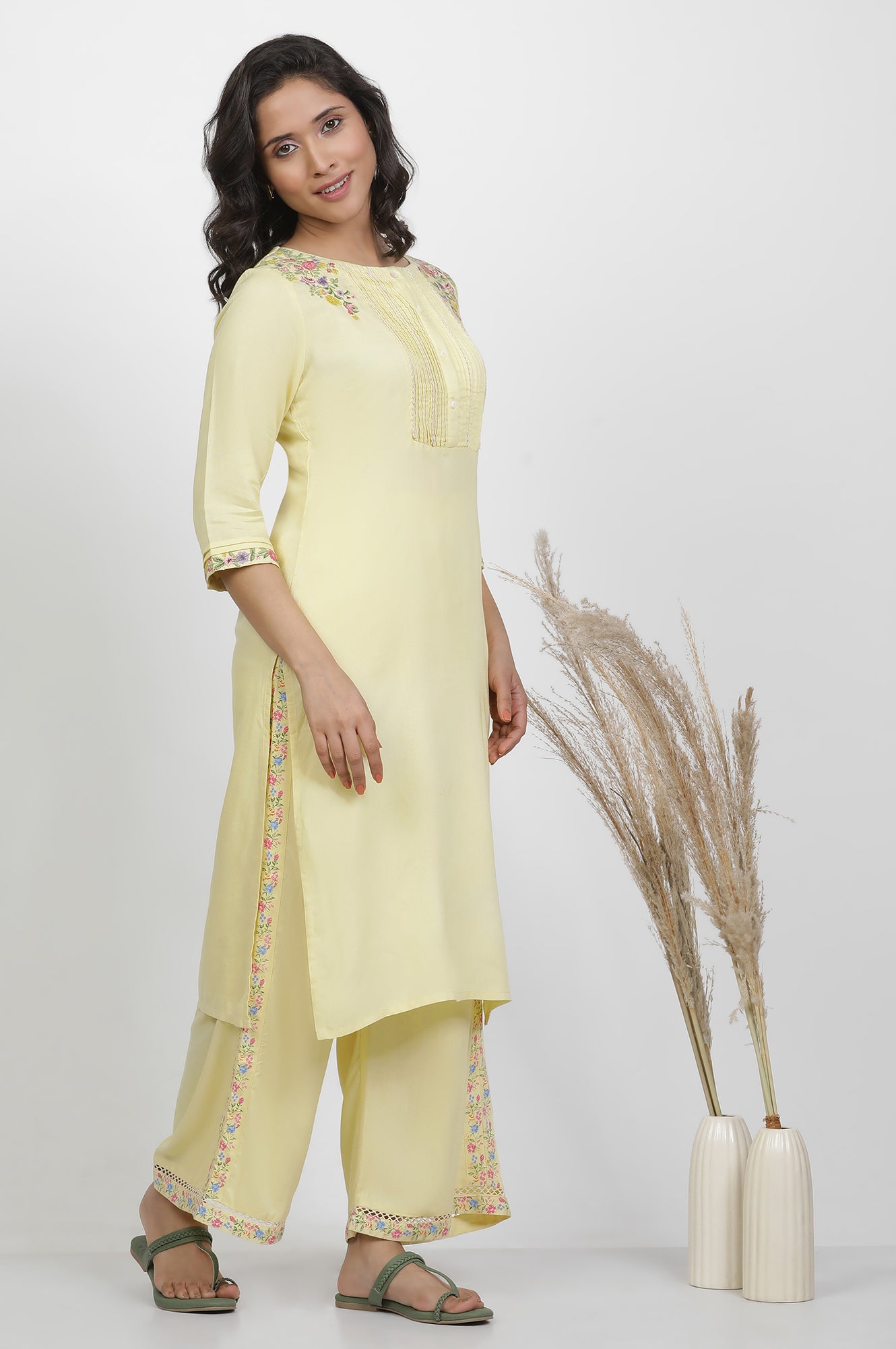 Yellow Solid Thread Embroidered Rayon Straight Kurta and Pants Co-Ord Set