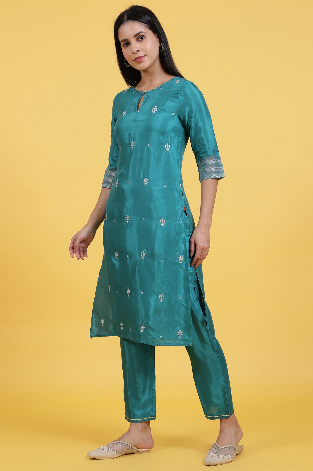 Green Embroidered Festive Rayon Straight Kurta with Keyhole Neck and Sequin Embellishments