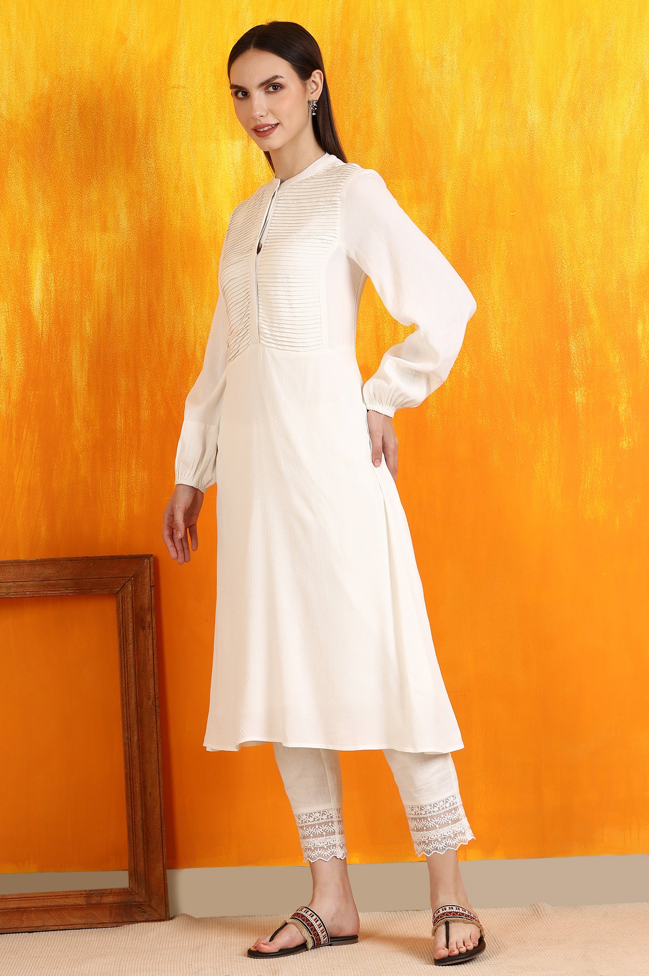 White Solid Pleated Yoke Moss Textured Straight Kurta
