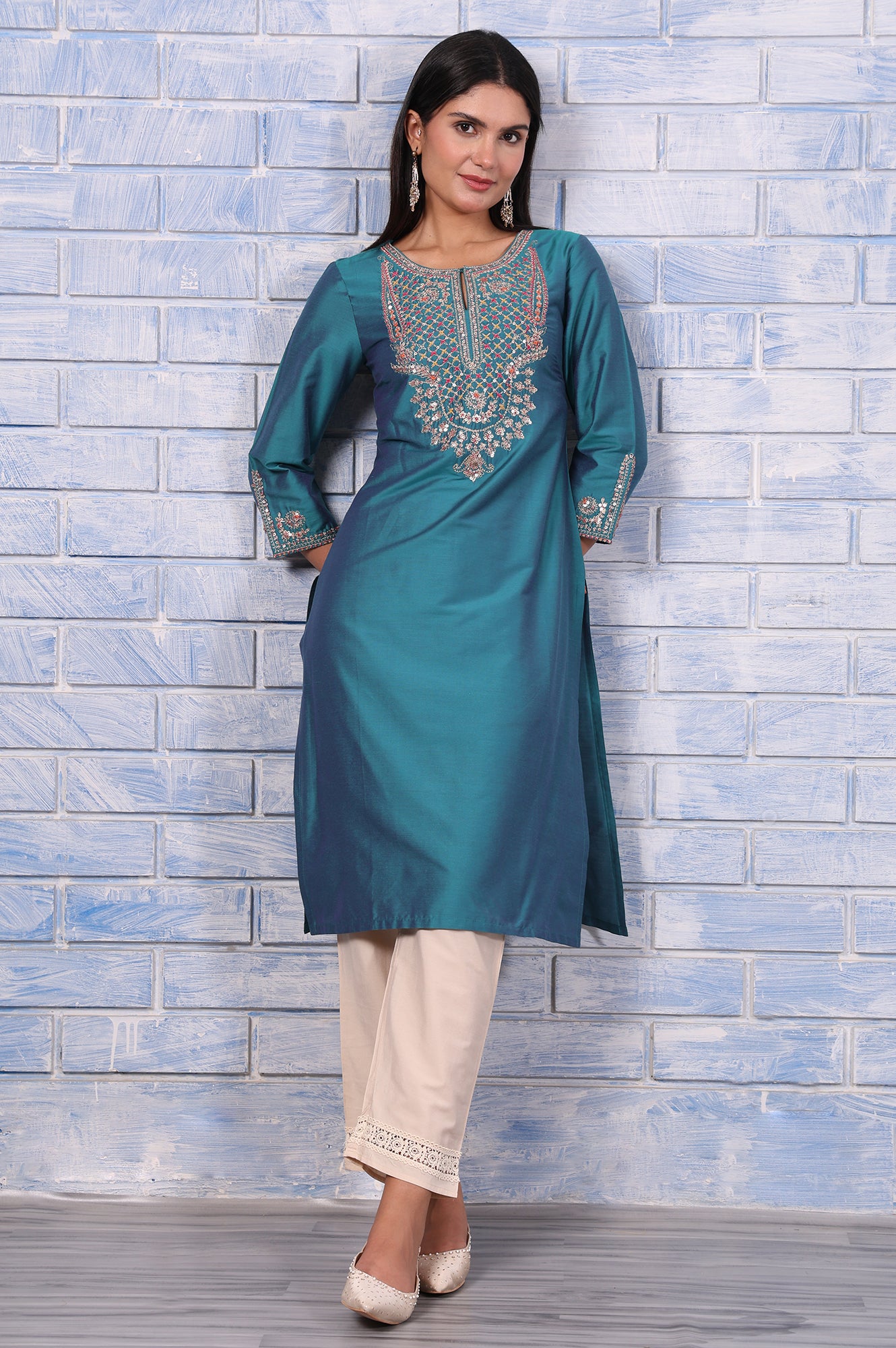 Green Metallic Embroidered Straight Kurta
