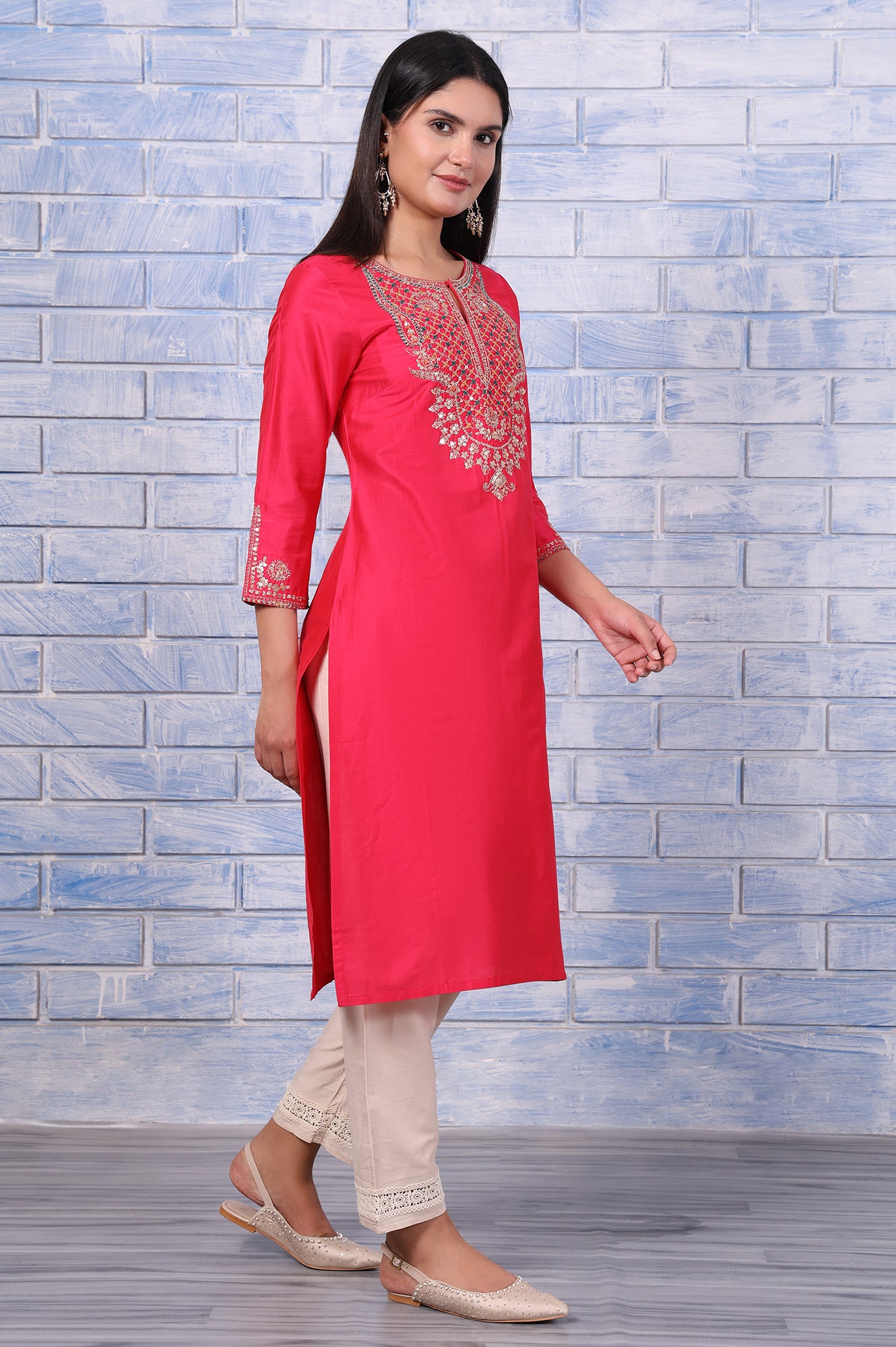 Pink Metallic Embroidered Straight Kurta
