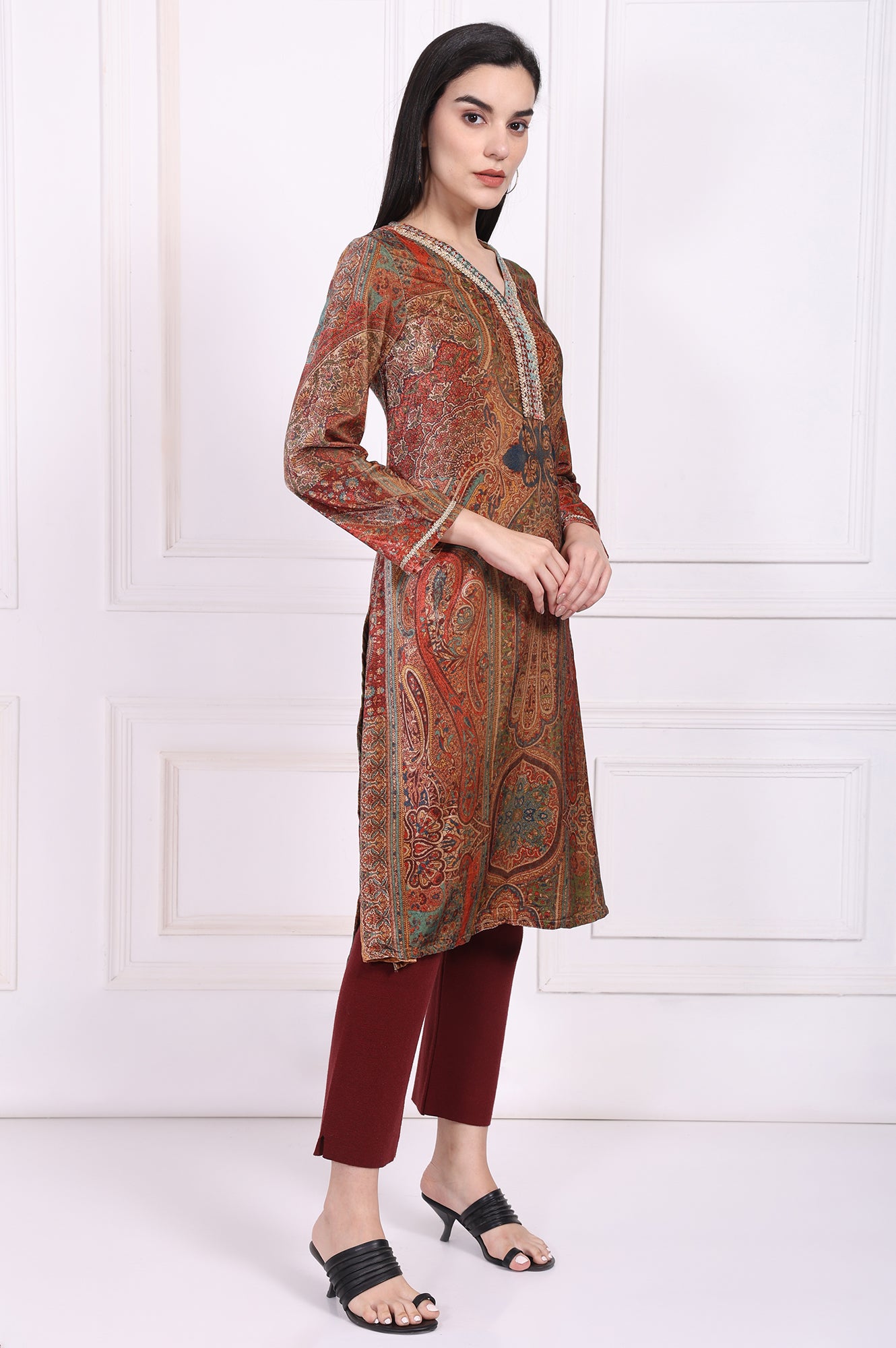 Maroon Paisley Embellished Straight Kurta