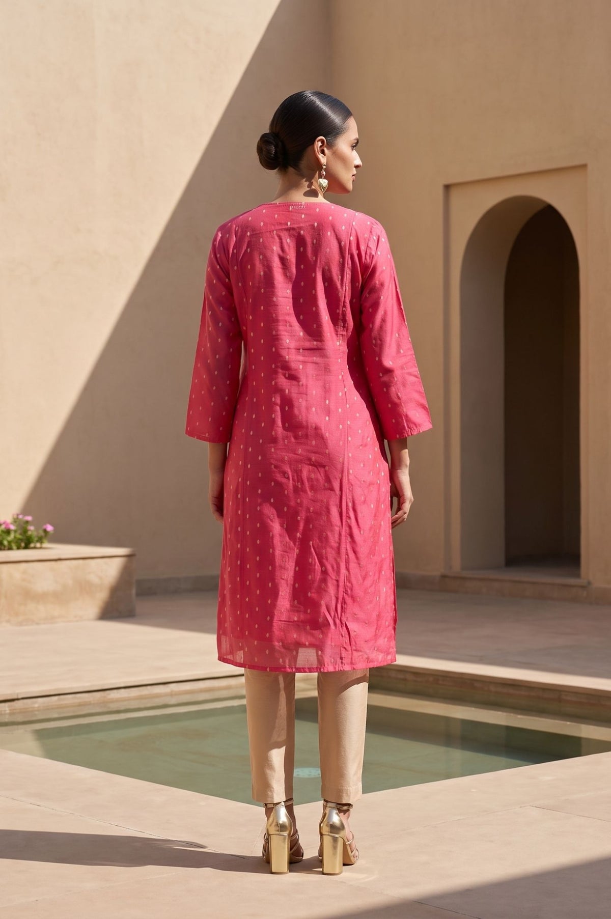 Pink Textured Zari Chanderi Straight Kurta
