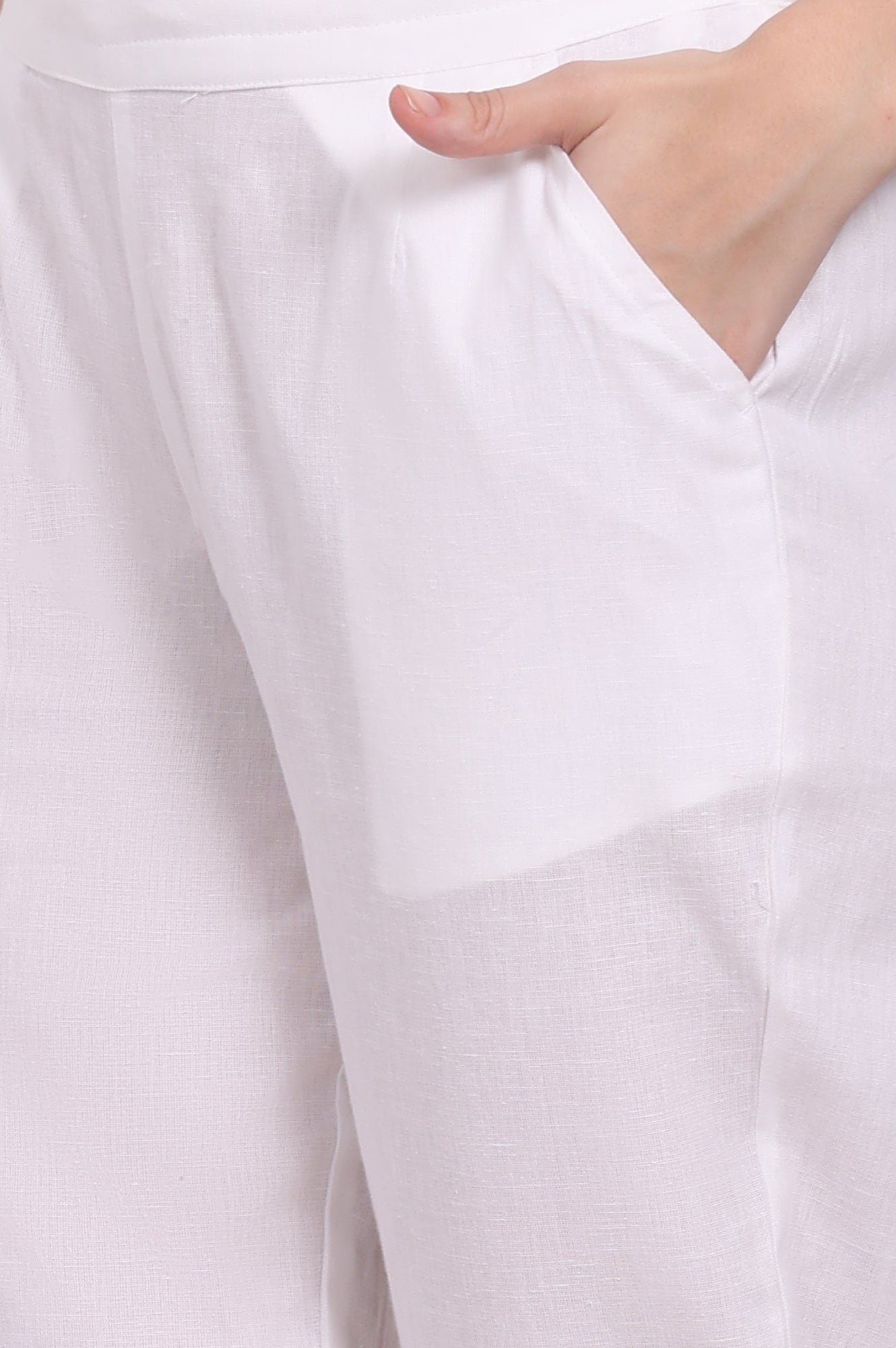 White Solid Cotton Flax Straight Pants in Mid-rise