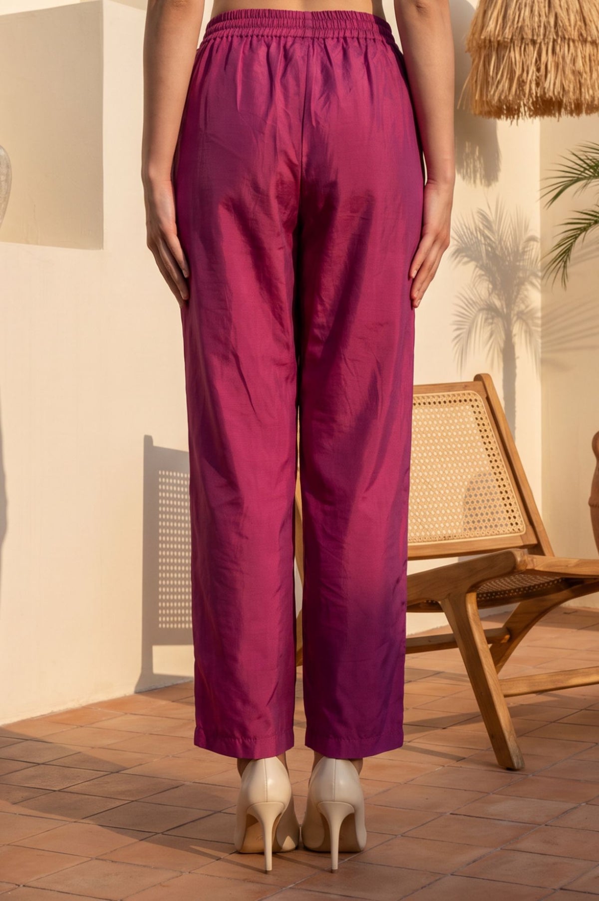 Magenta Solid Buttons Straight Fit Ankle Length Mid Rise Pants