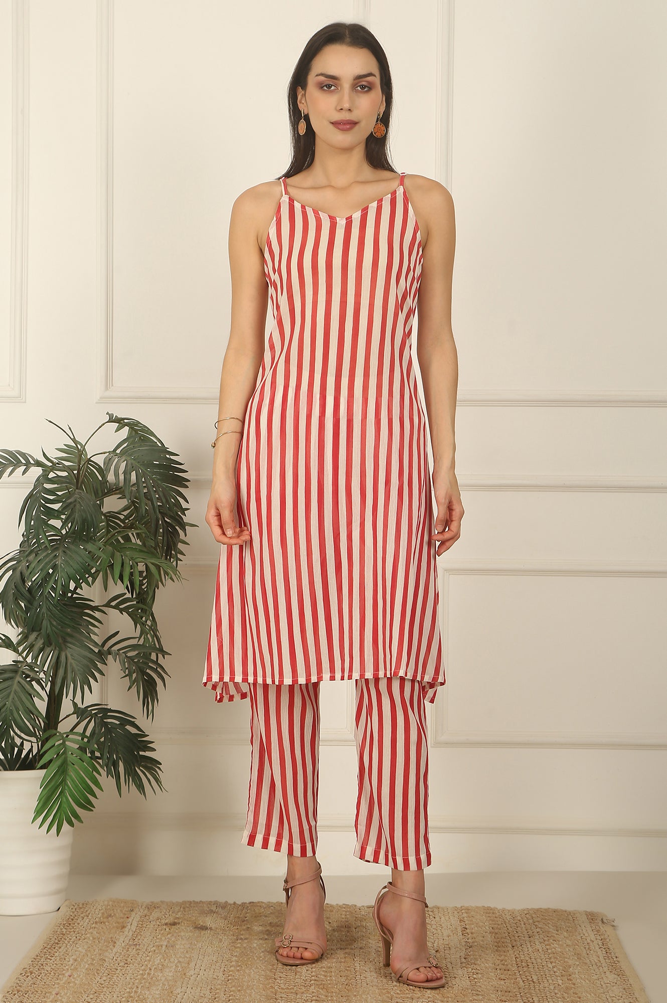 White and Red Printed Layered Organza Kurta, Pants and Dupatta Set