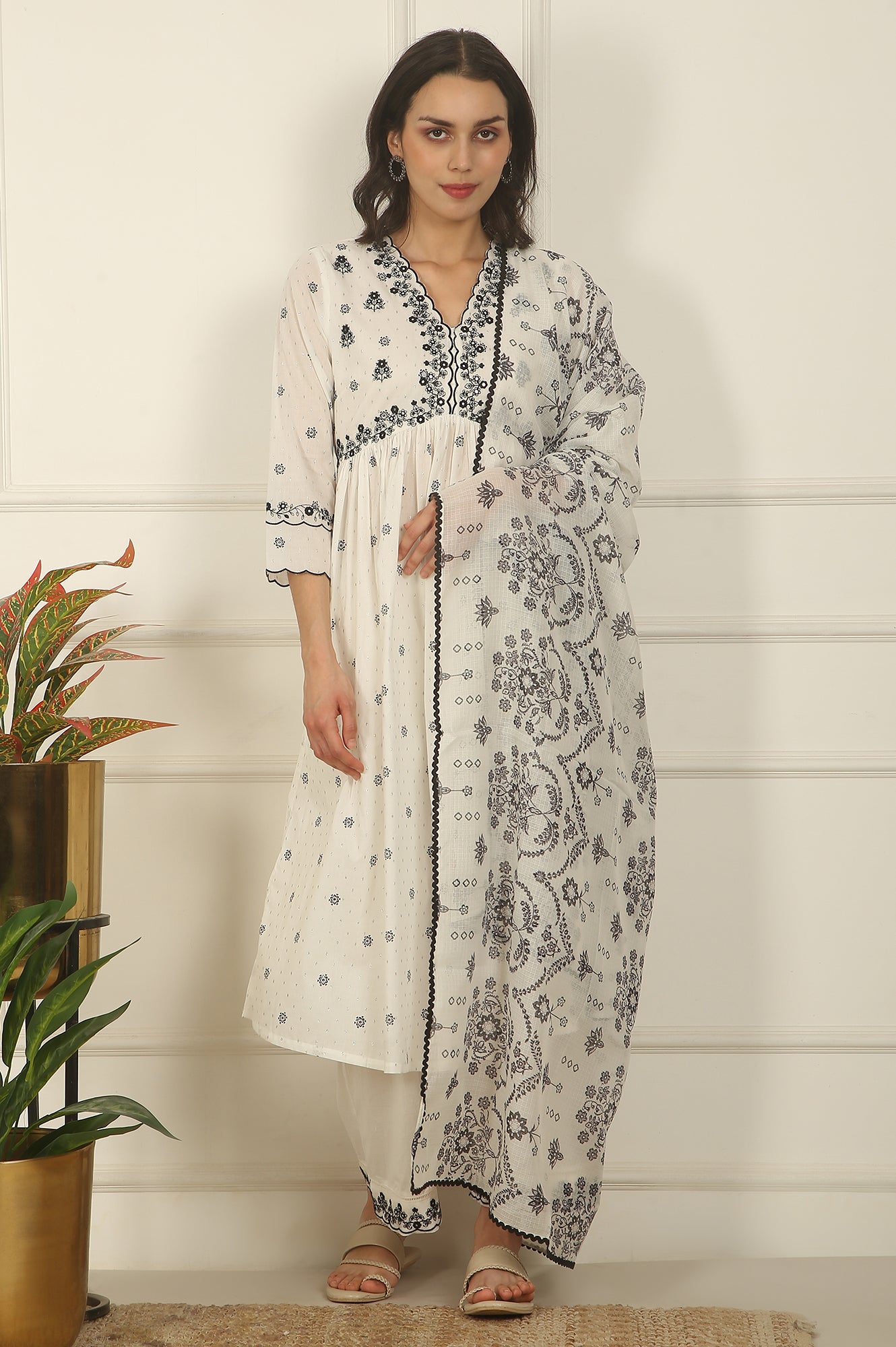 White Printed Thread Embroidered Chanderi Kurta, Pants and Kota Dupatta