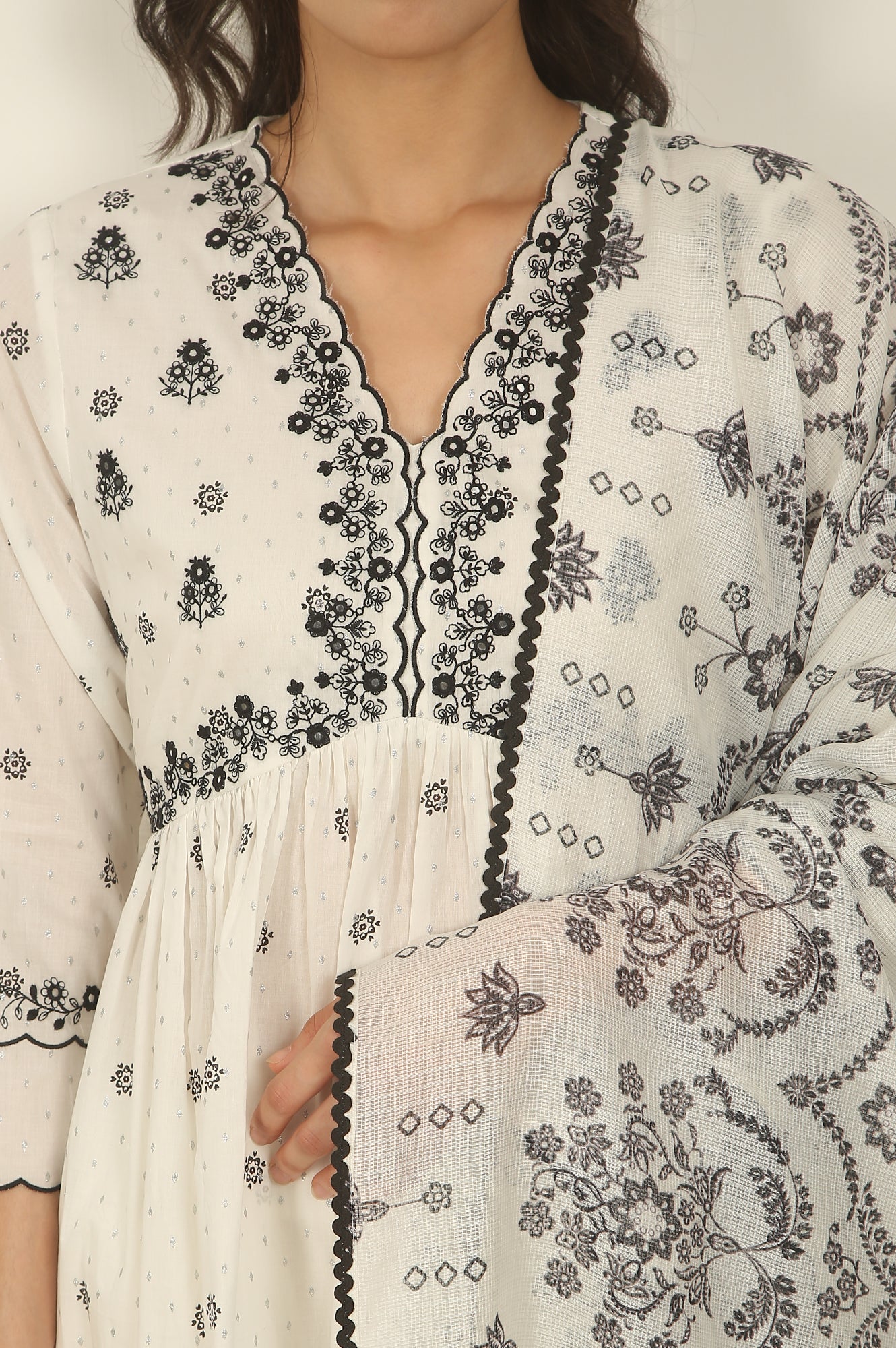 White Printed Thread Embroidered Chanderi Kurta, Pants and Kota Dupatta