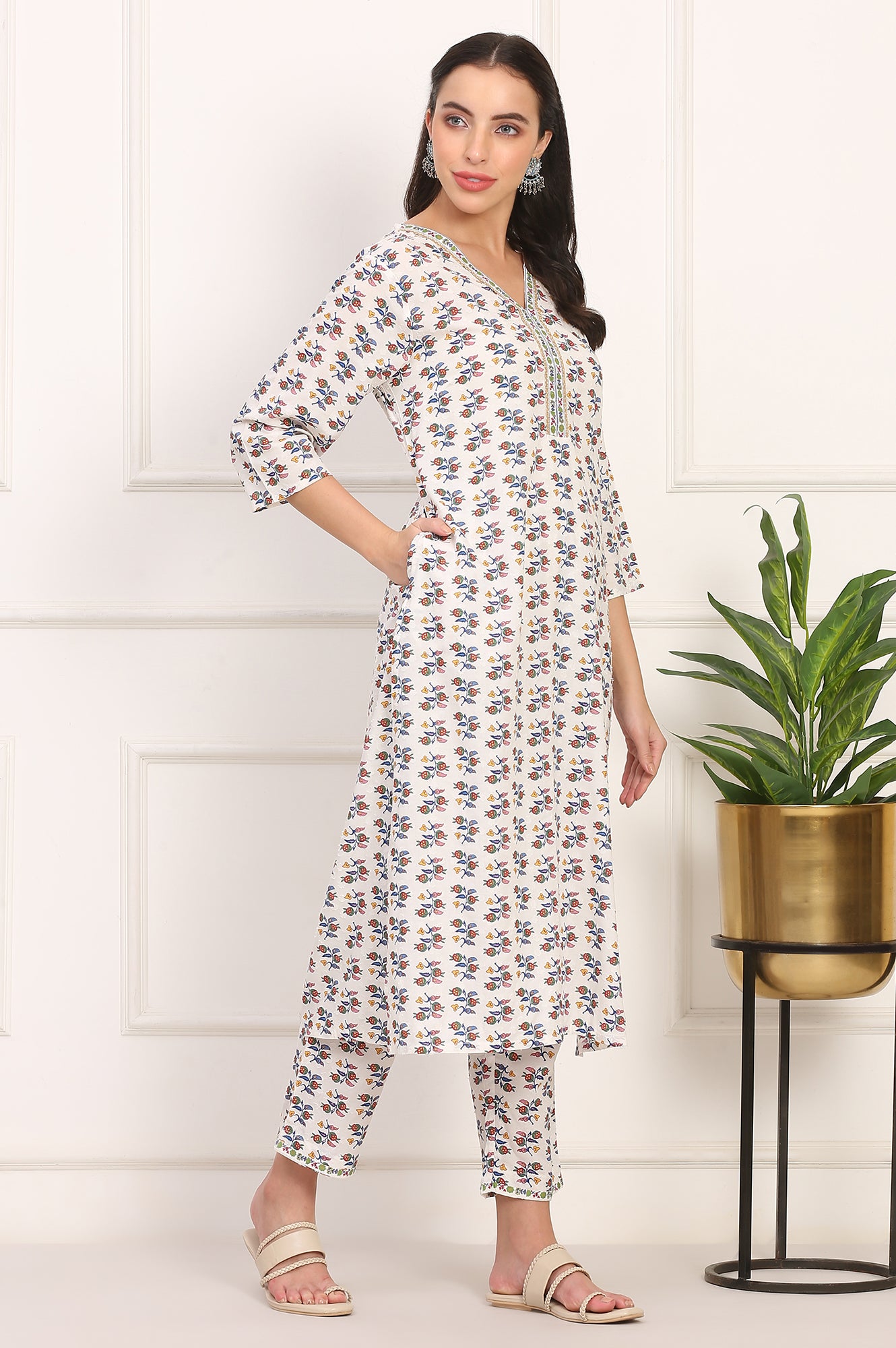 White Floral Printed Straight Pure Cotton Kurta and Straight Pant Co-ord Set