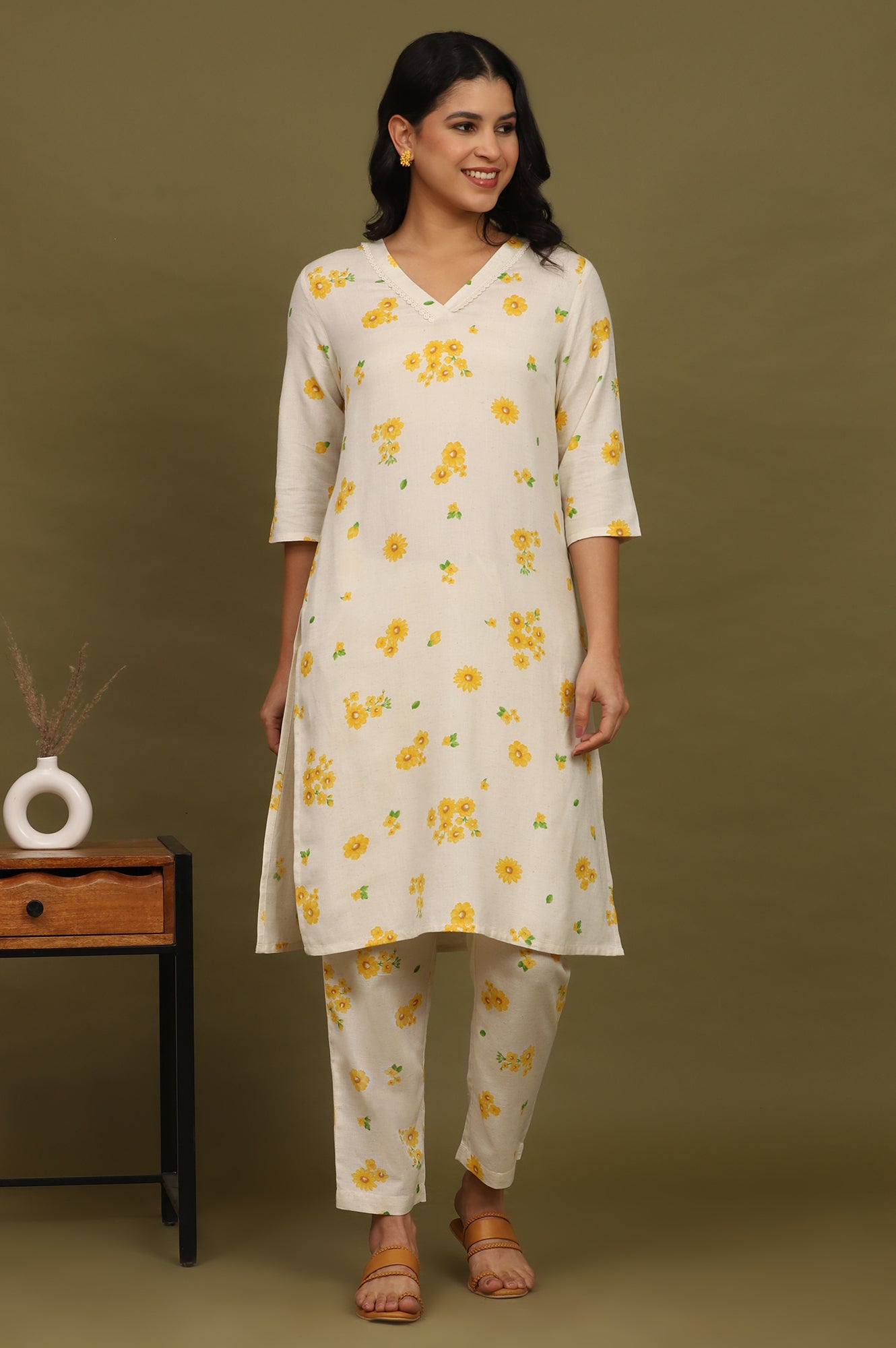 Off-White Floral Printed Rayon Flax Straight Kurta and Pants Co-ord Set