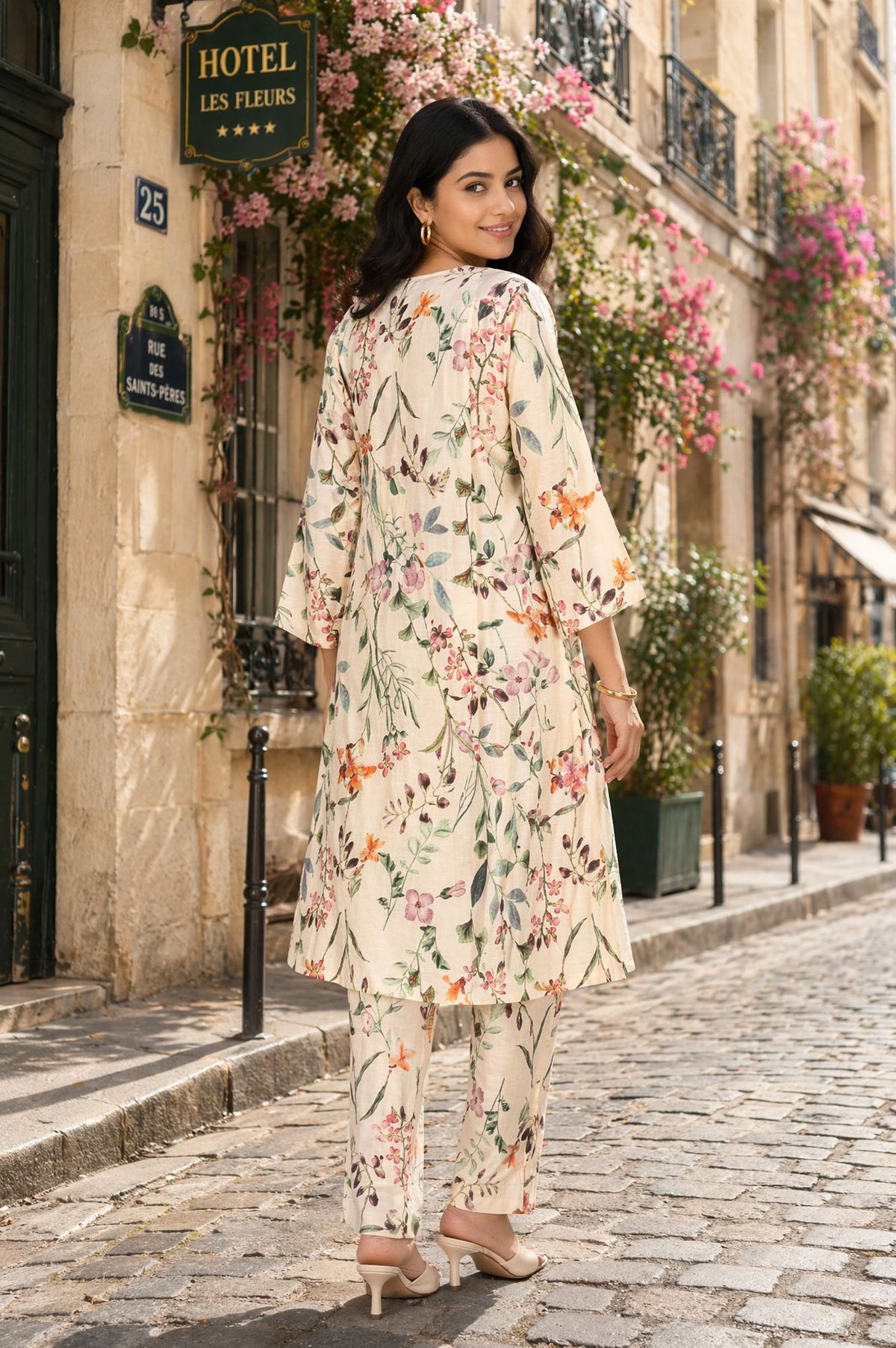 Off-White Floral Printed Straight Kurta with Pants Co-ord Set
