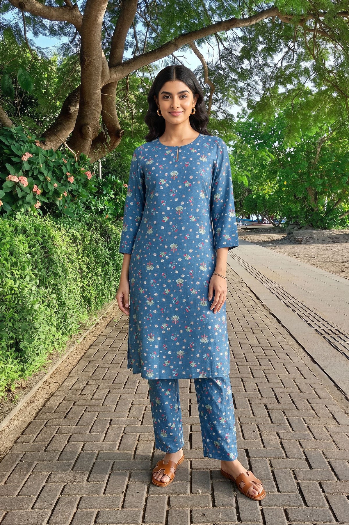 Blue Floral Printed Straight Kurta with Pants Co-ord Set
