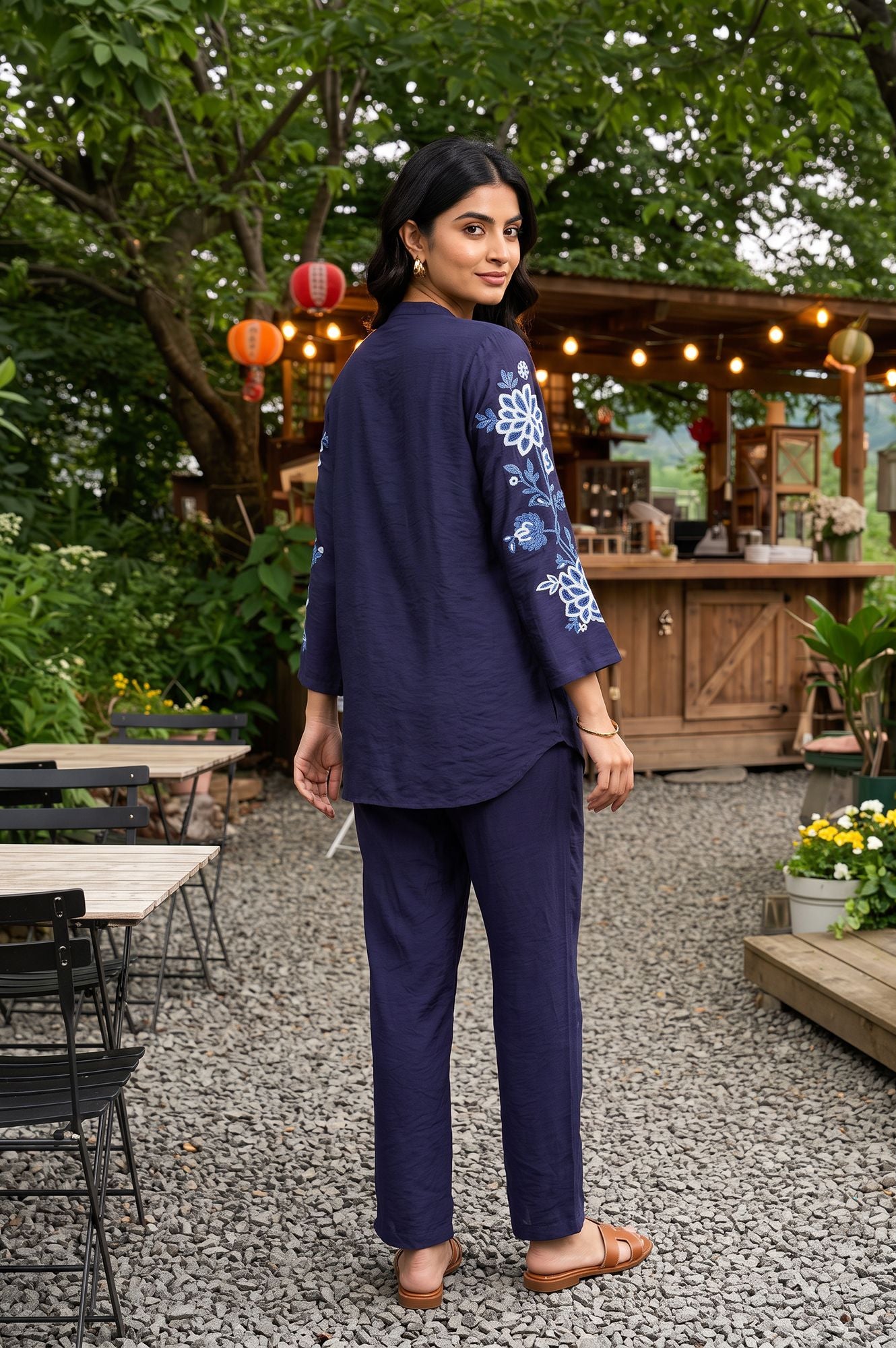 Navy Blue Thread Embroidered Straight Kurta with Pants Co-ord Set