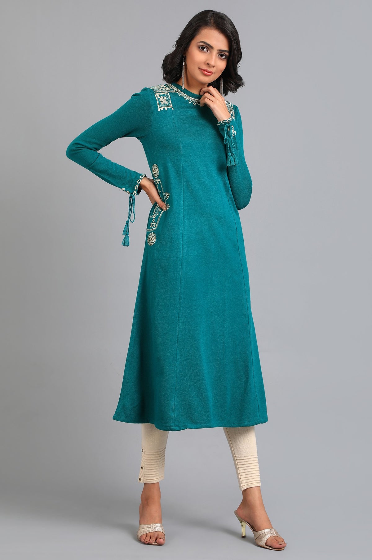 Blue Round Neck Solid Winter Kurta - XS